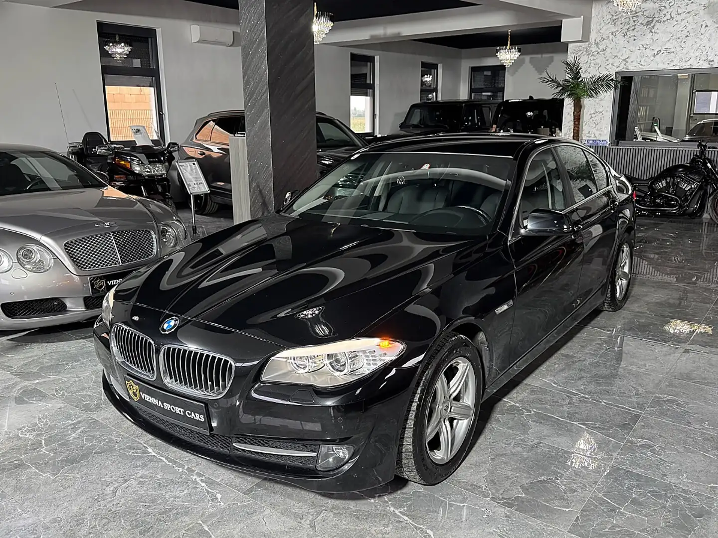 BMW 525 d xDrive Österreich-Paket Aut.*1.Besitz*Wenig-KM* Schwarz - 1