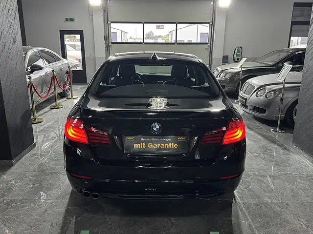 BMW 5 Series view 6