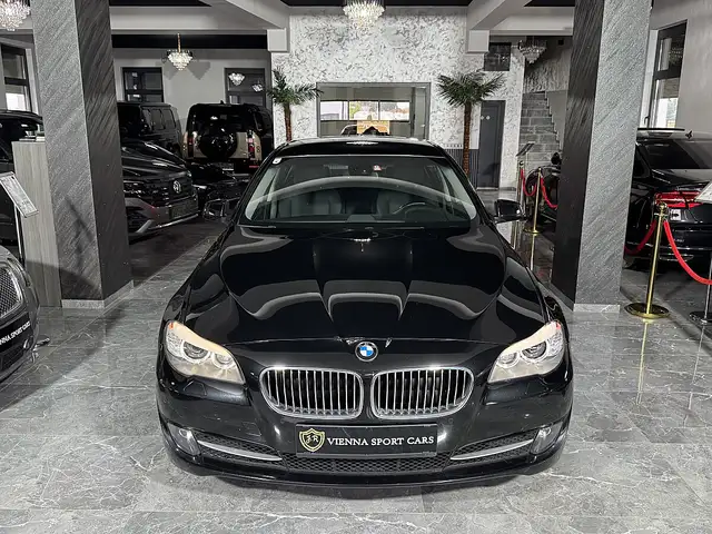 BMW 5 Series view 3