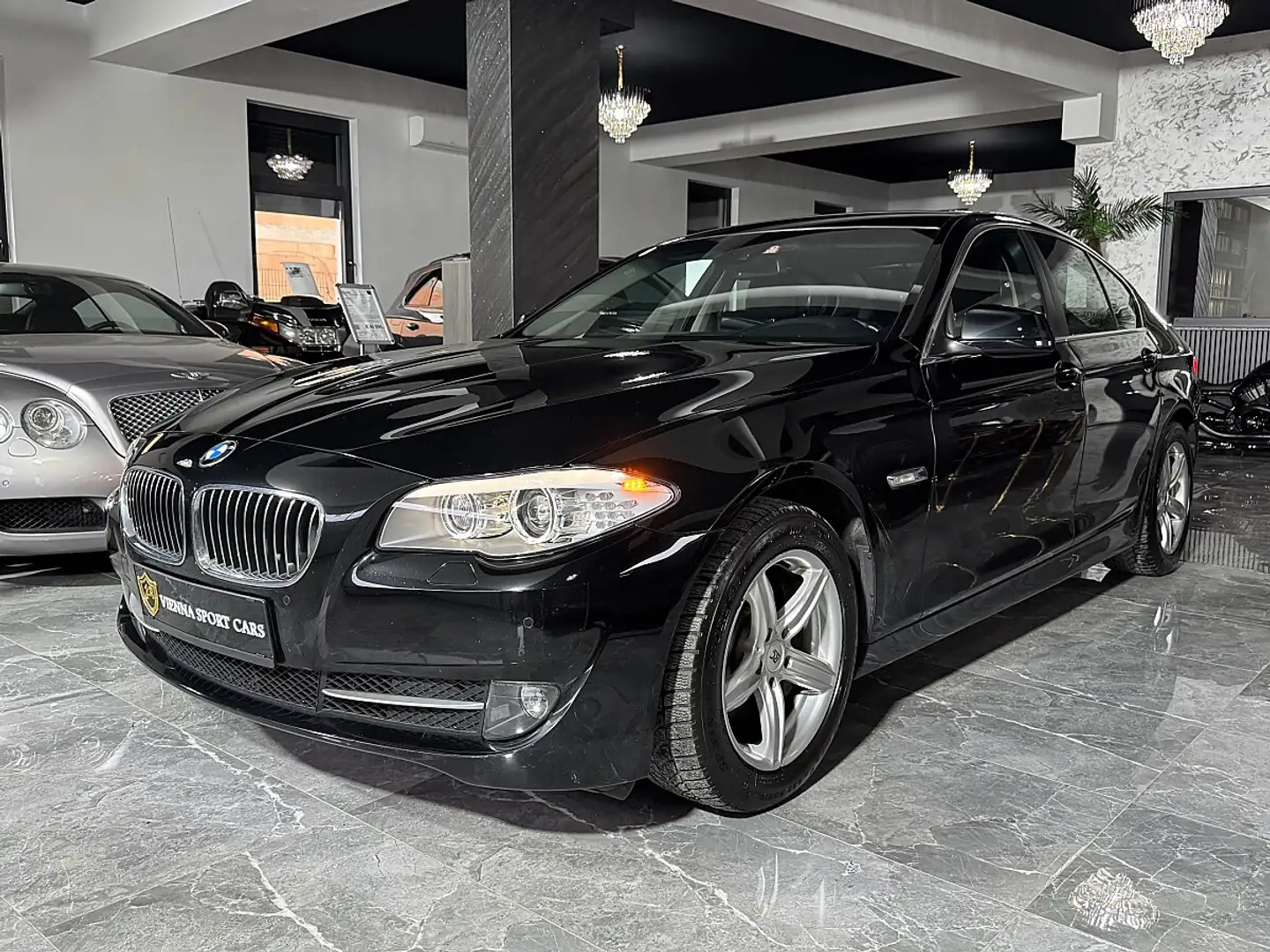 BMW 525 d xDrive Österreich-Paket Aut.*1.Besitz*Wenig-KM* Schwarz - 2