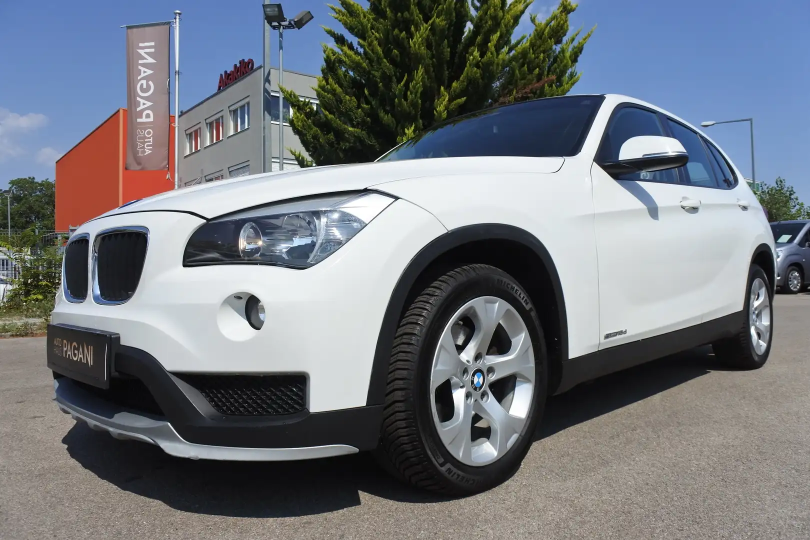 BMW X1 X1 sDrive16d Österreich-Paket Aut. Weiß - 1