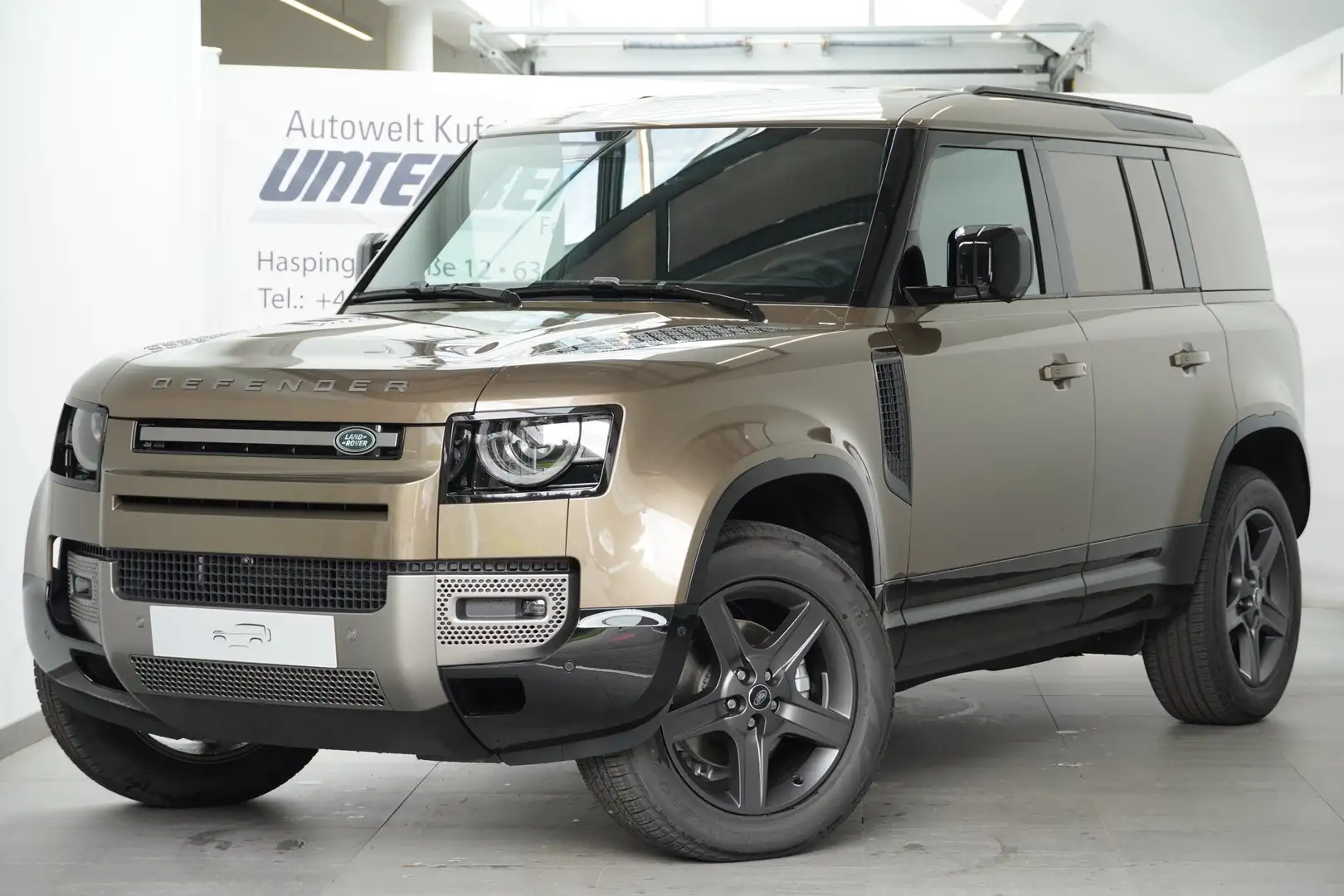 Land Rover Defender LKW 3.0 Hard Top X-Dynamic SE Braun - 2