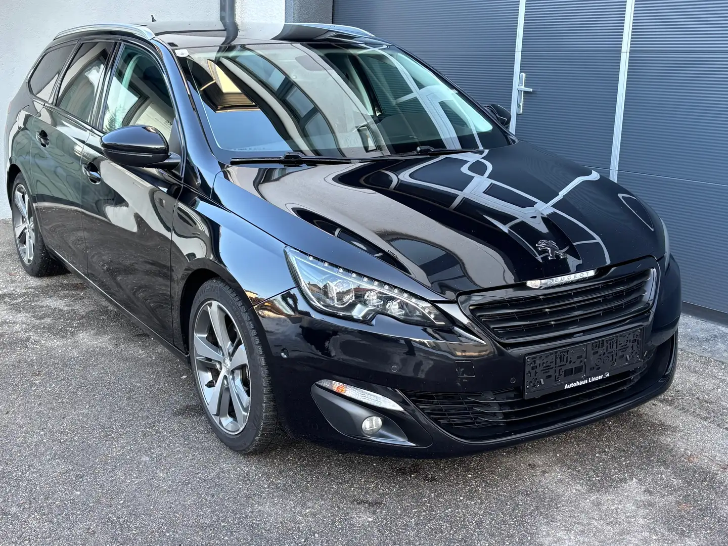 Peugeot 308 2.0 HDI aut. ALLURE*LED*LEDER*NAVI*KAMERA*19 Schwarz - 1