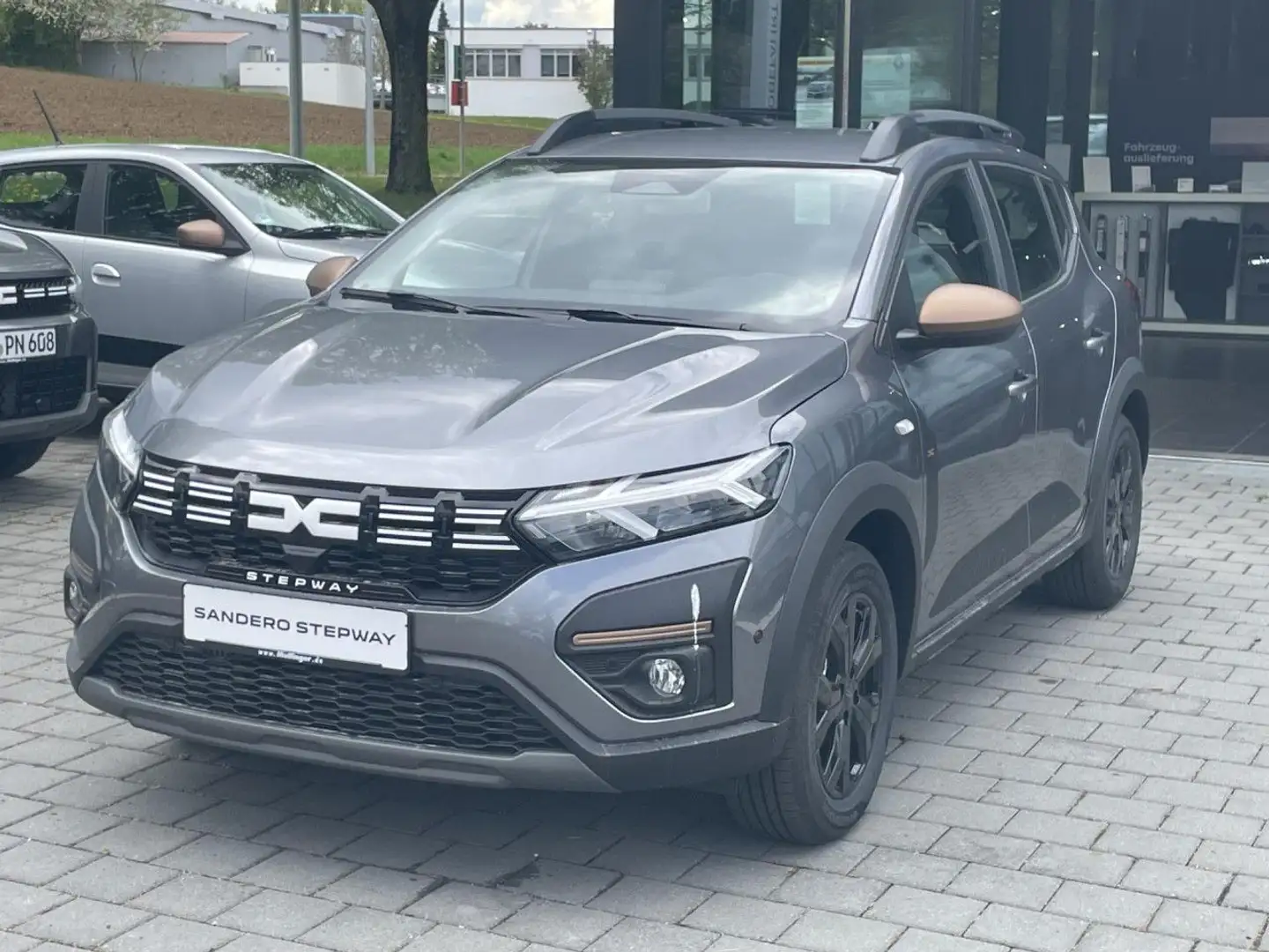 Dacia Sandero Stepway Extreme TCe 110 Klima Einparkhilfe Grau - 2