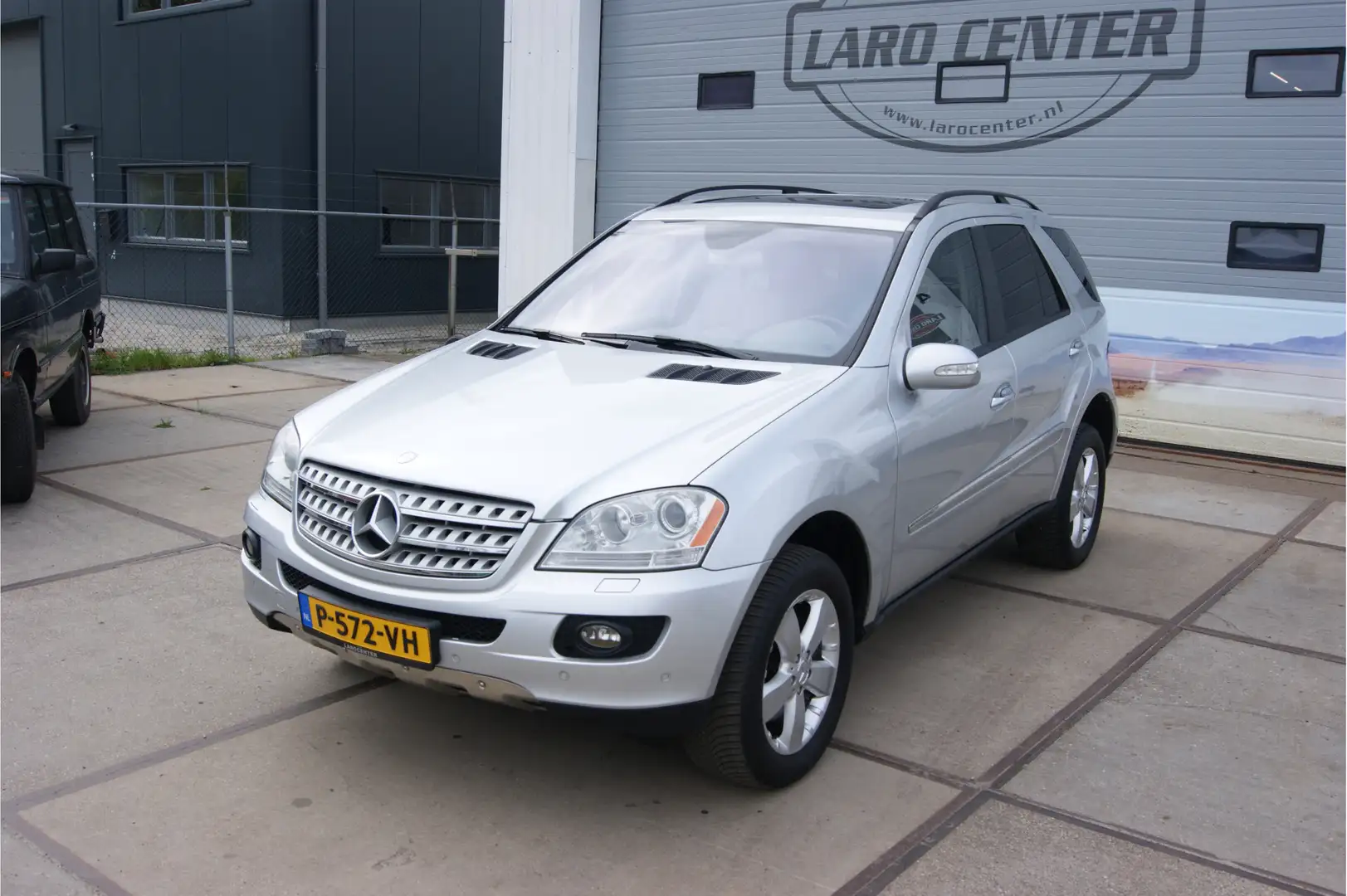 Mercedes-Benz ML 500 M-klasse 4 matic Szary - 1