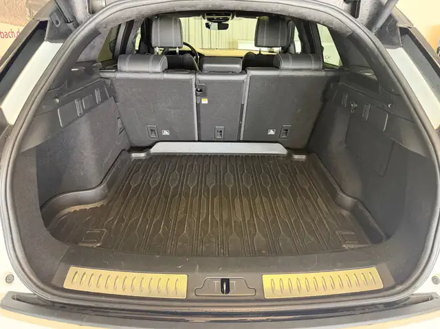 Land Rover Range Rover Velar view 14