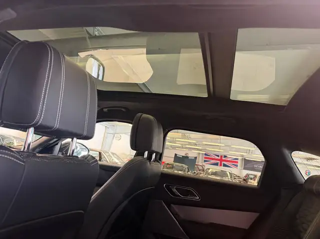 Land Rover Range Rover Velar view 13