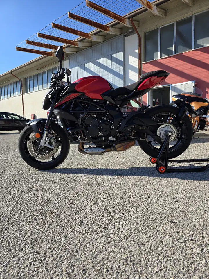 MV Agusta Brutale 800