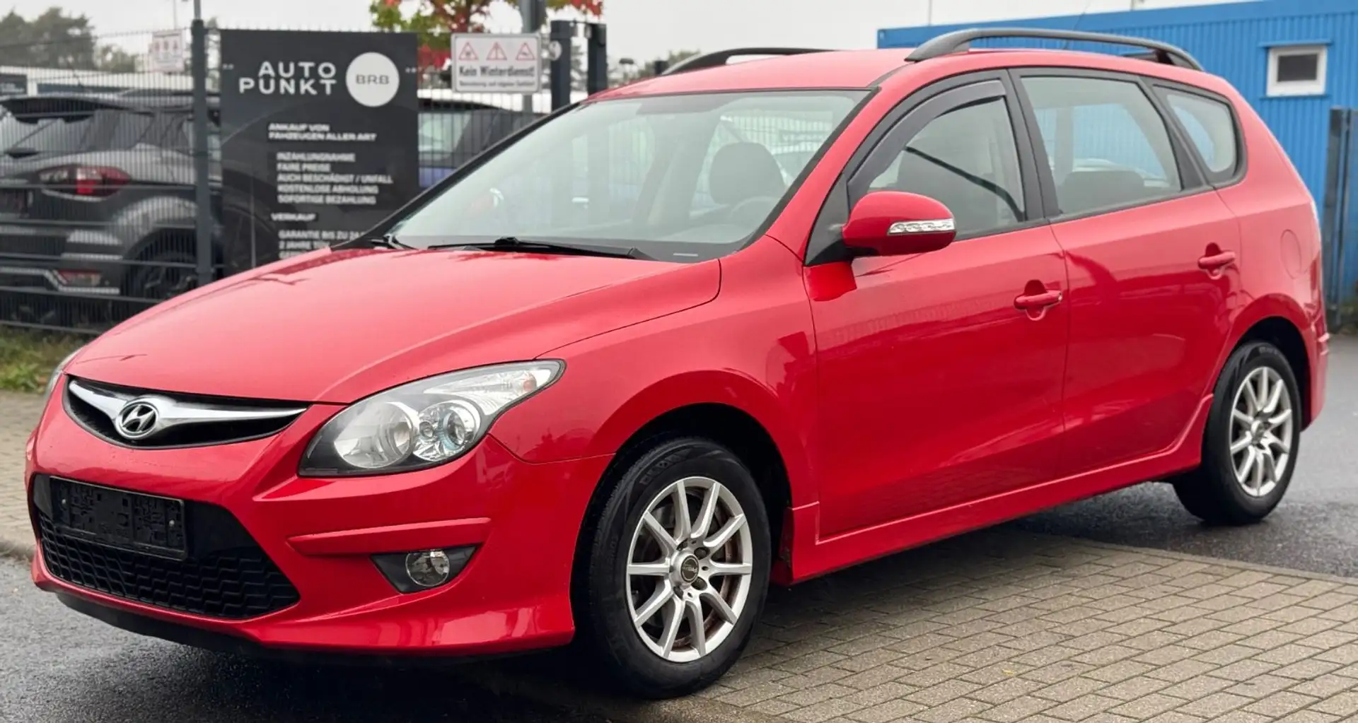 Hyundai i30 cw Comfort 1.6 Automatik 2.Hand TÜV Rot - 1