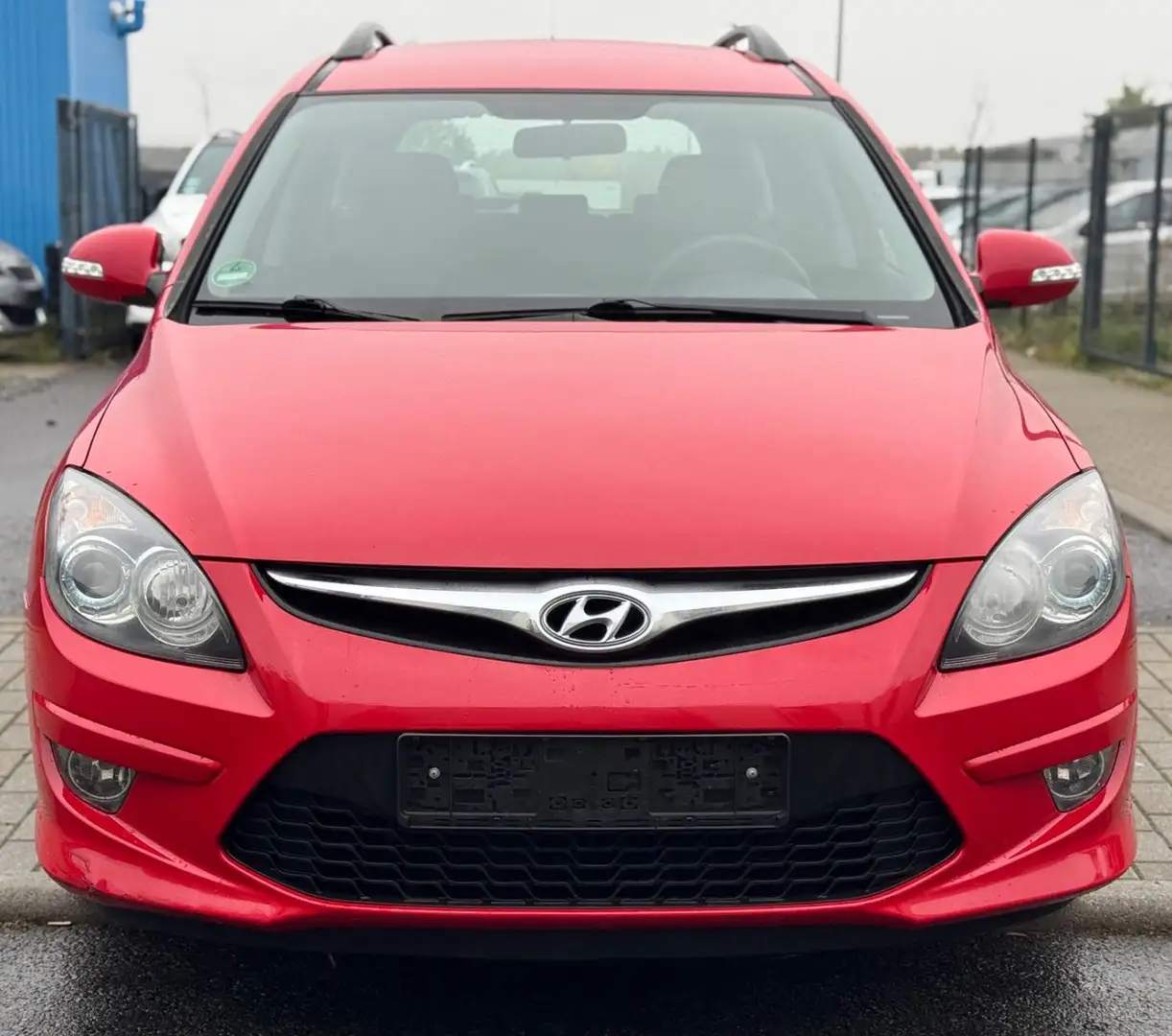 Hyundai i30 cw Comfort 1.6 Automatik 2.Hand TÜV Rot - 2