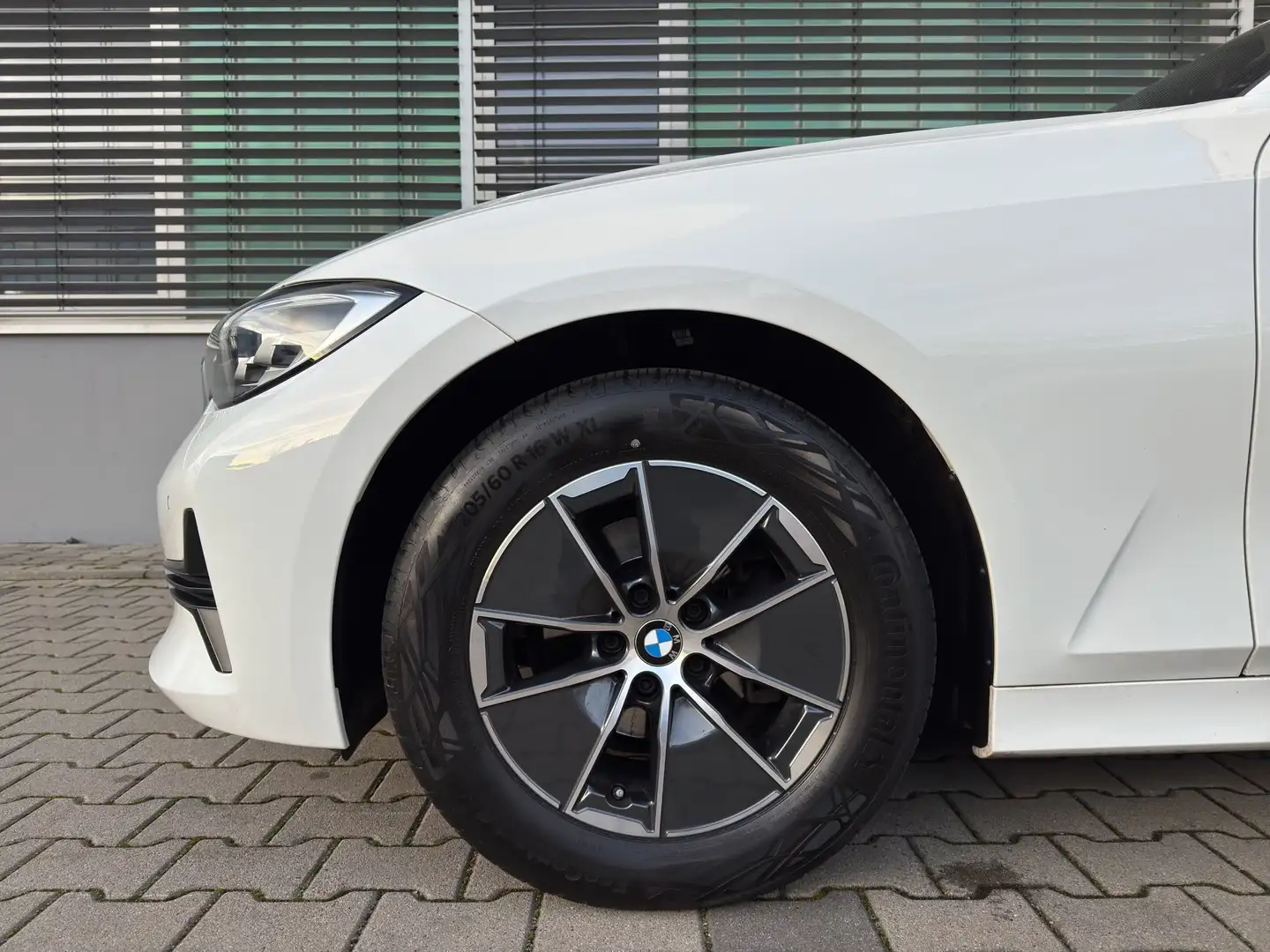 BMW 318 i Lim LED Navi PDVC v/h Weiß - 2