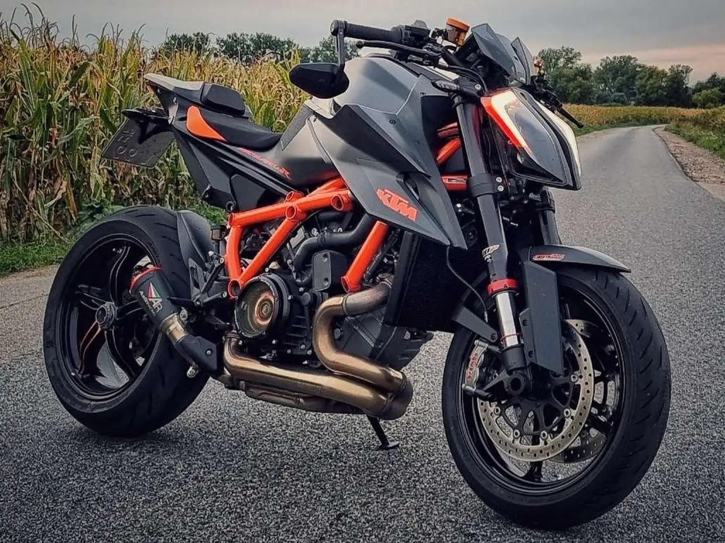 KTM 1290 Super Duke R Black - 1