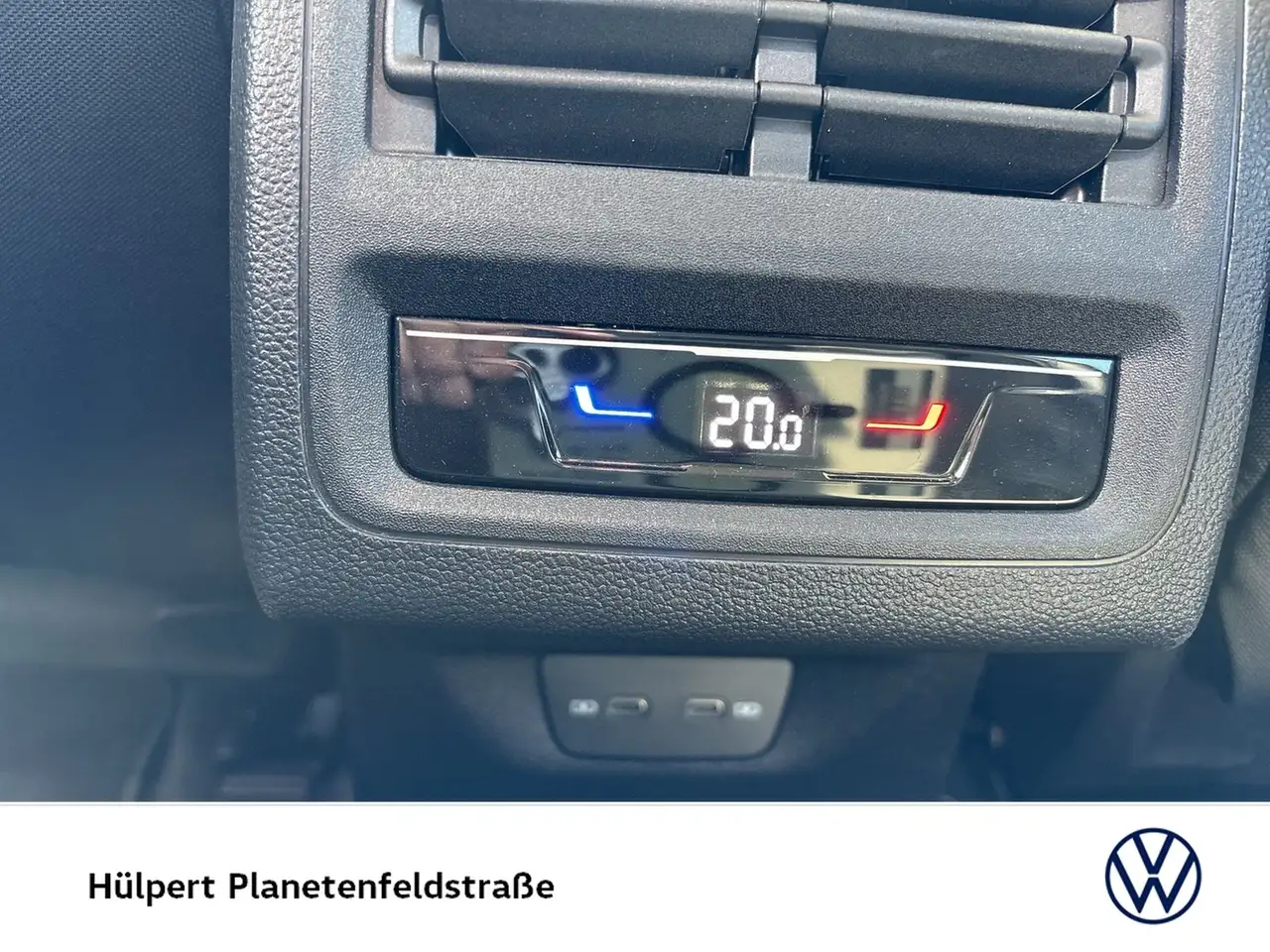 Volkswagen Golf VIII 1.5 eTSI STYLE CAM ACC CARPLAY LM17 17