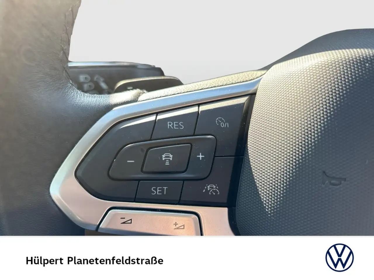 Volkswagen Golf VIII 1.5 eTSI STYLE CAM ACC CARPLAY LM17 13