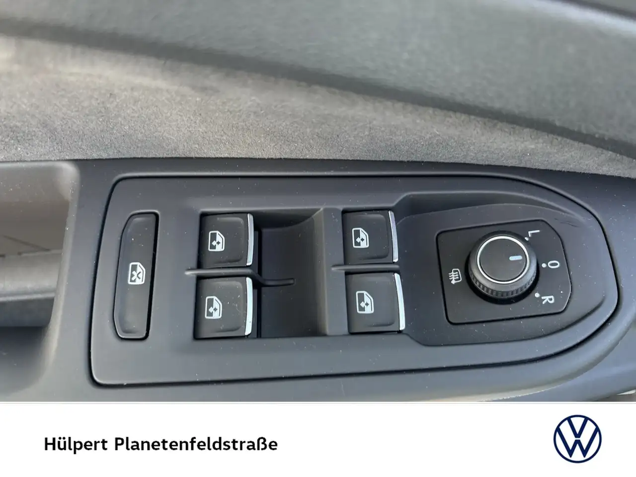 Volkswagen Golf VIII 1.5 eTSI STYLE CAM ACC CARPLAY LM17 16