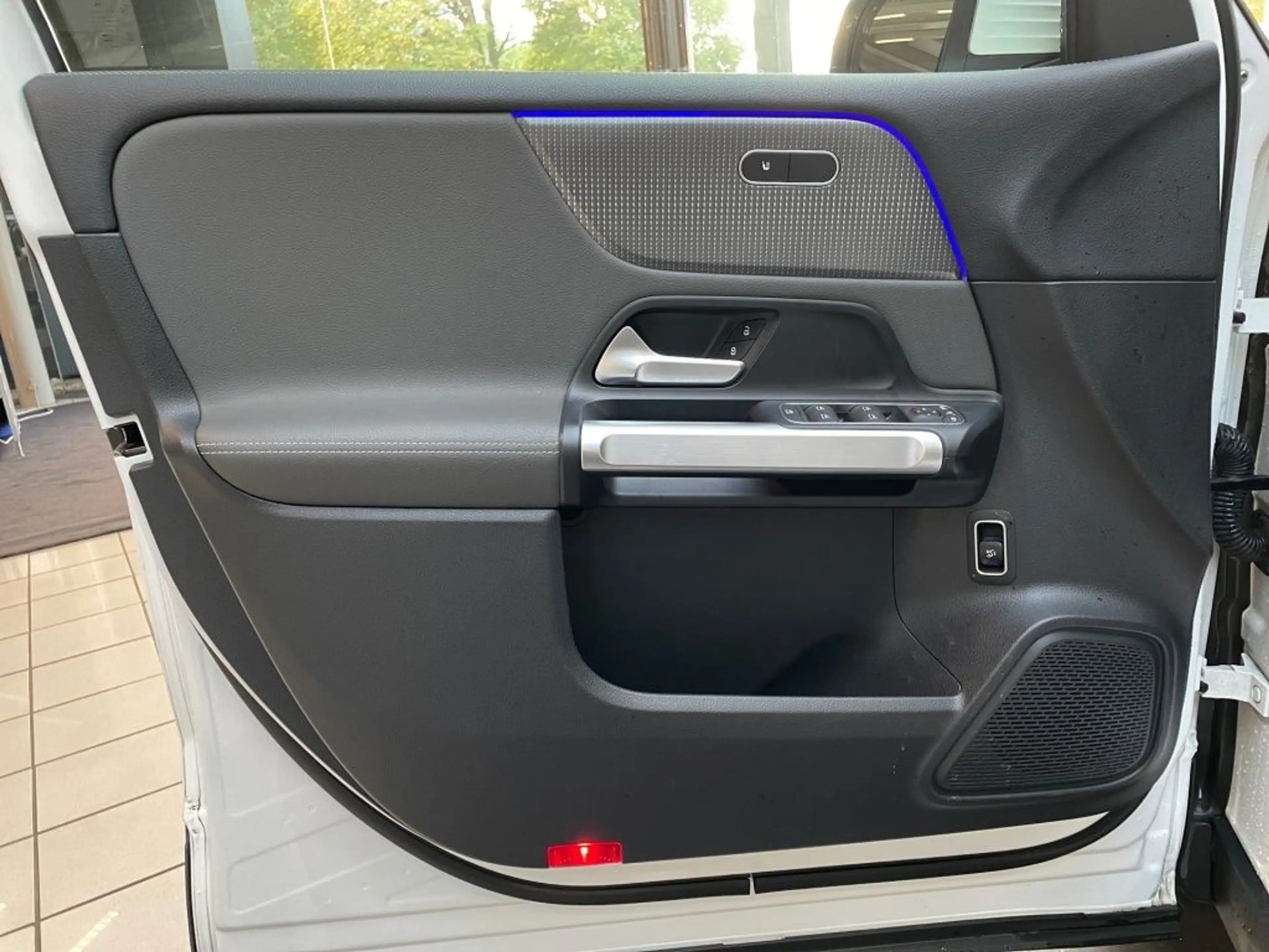Mercedes-Benz EQB 250 ELECTRIC ART+Pano+Ambiente+Totwinkel+SHZ — photo 6