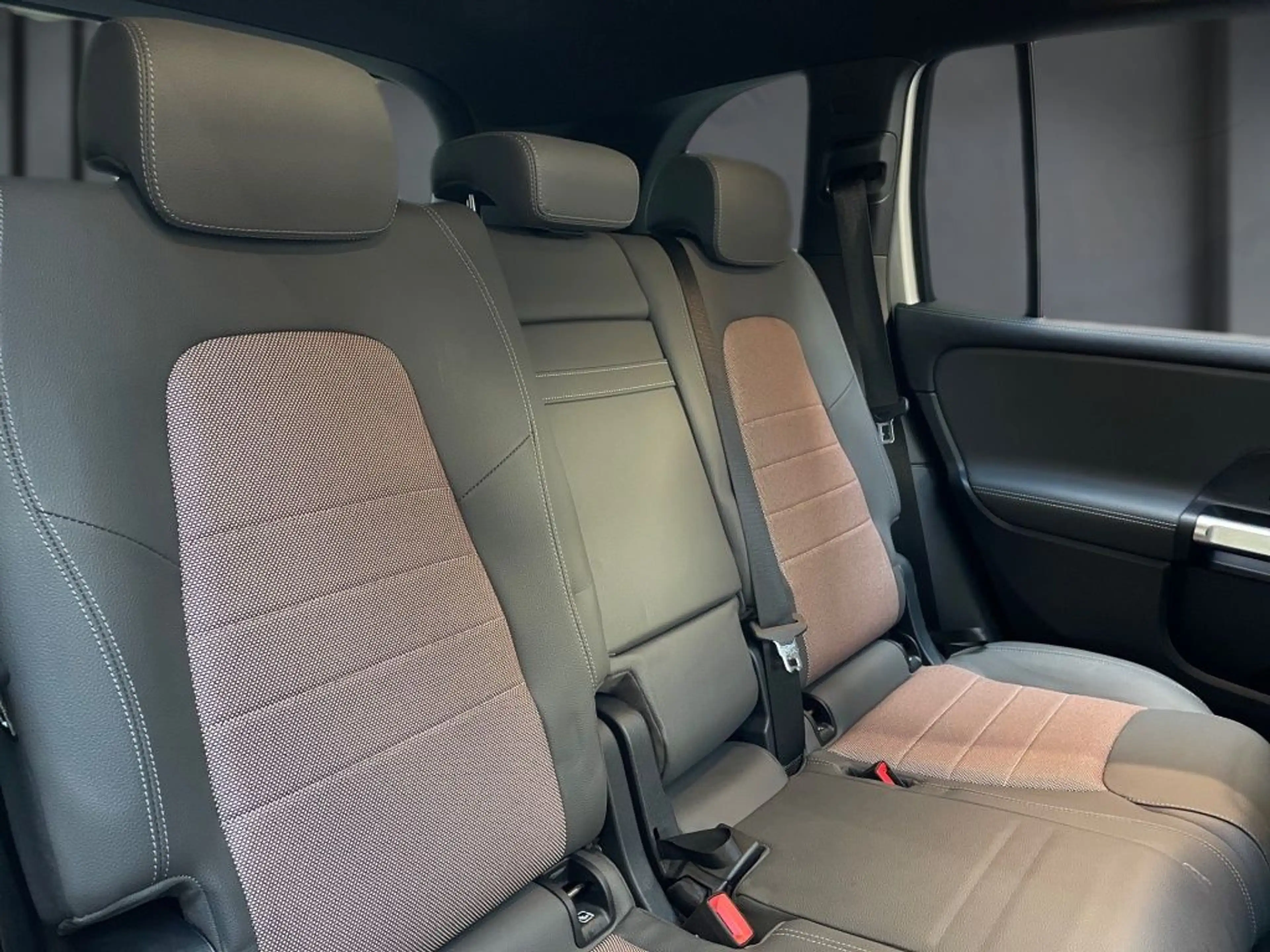 Mercedes-Benz EQB 250 ELECTRIC ART+Pano+Ambiente+Totwinkel+SHZ — photo 14