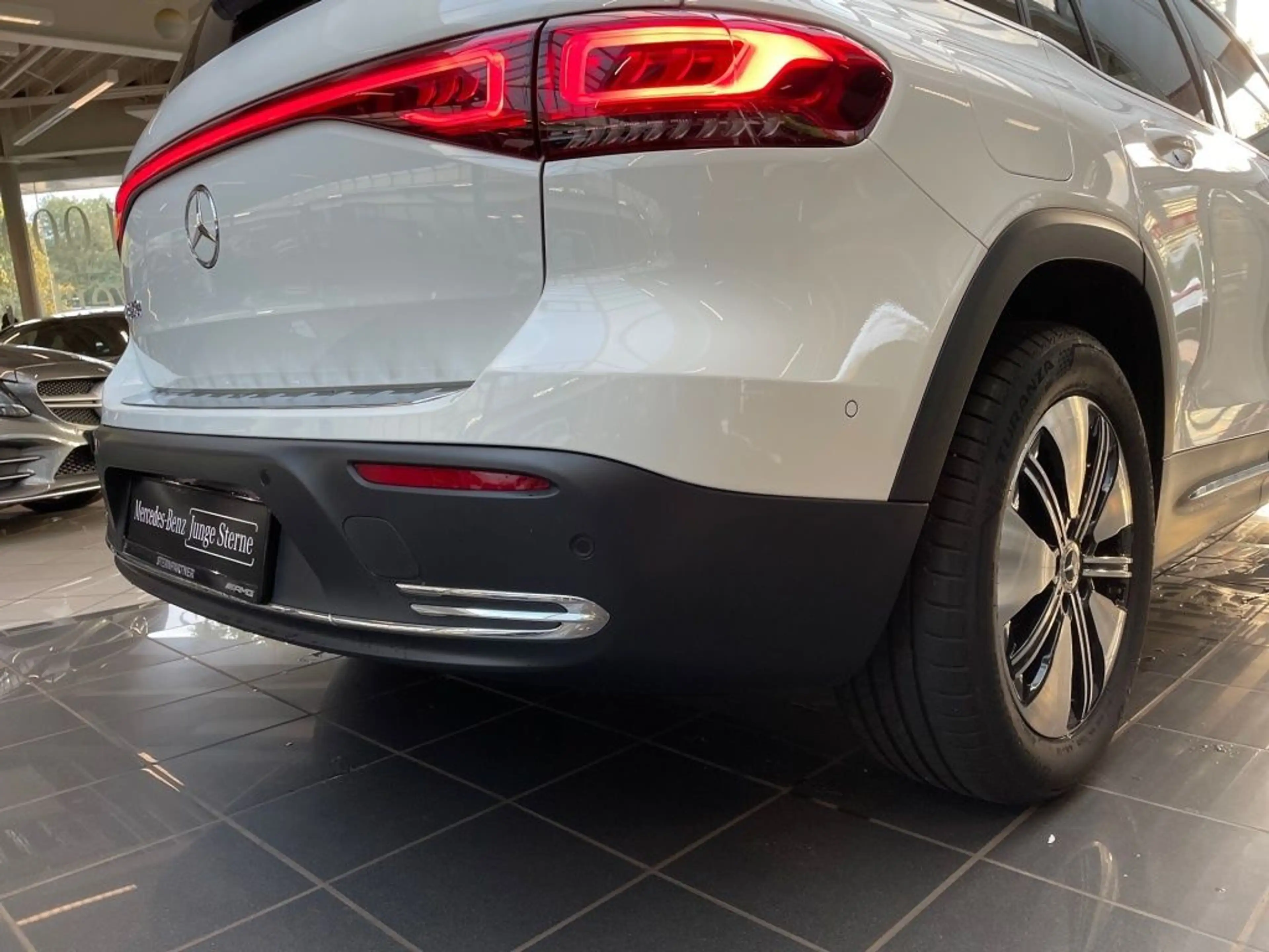 Mercedes-Benz EQB 250 ELECTRIC ART+Pano+Ambiente+Totwinkel+SHZ — photo 12