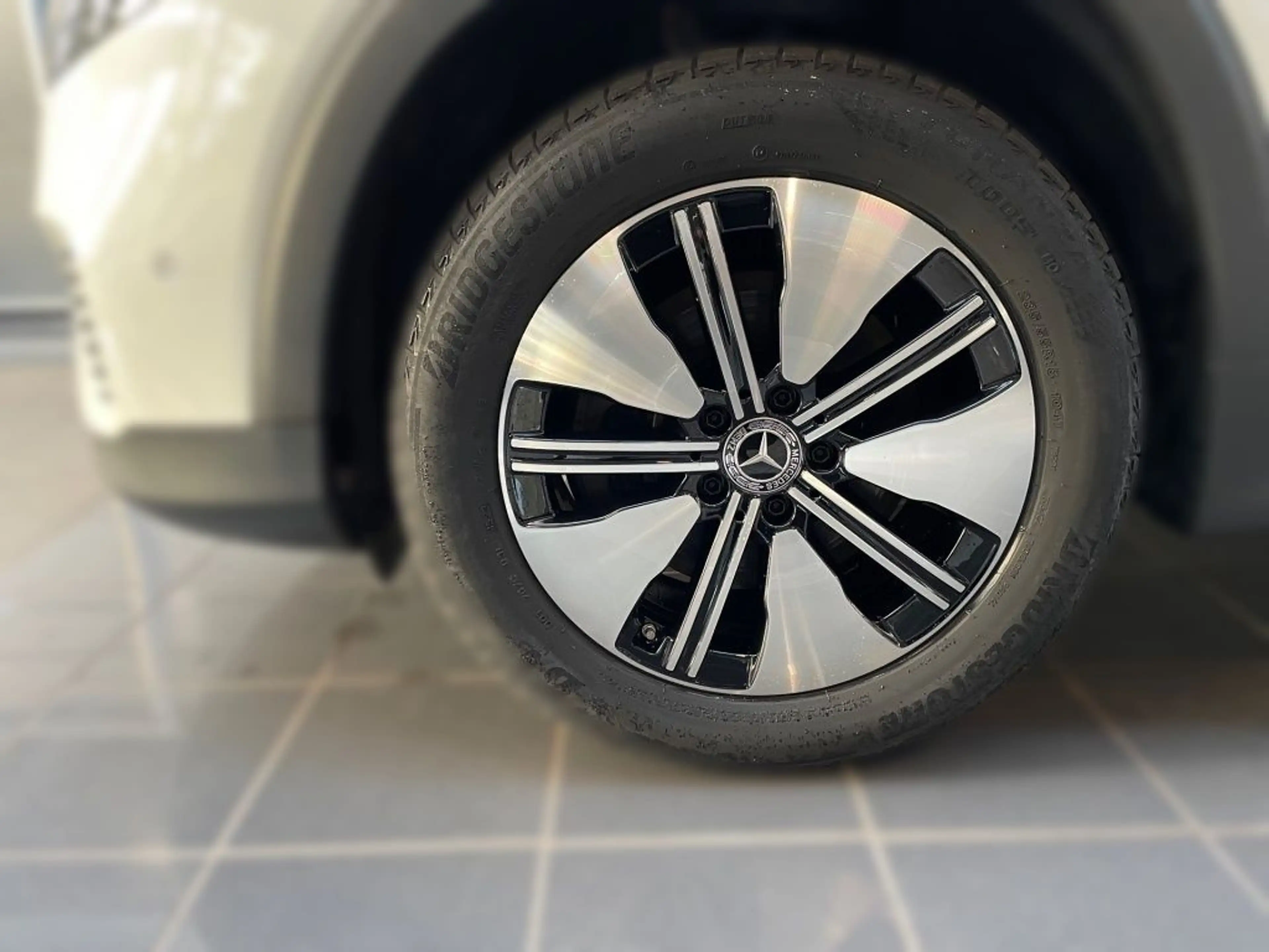 Mercedes-Benz EQB 250 ELECTRIC ART+Pano+Ambiente+Totwinkel+SHZ — photo 4