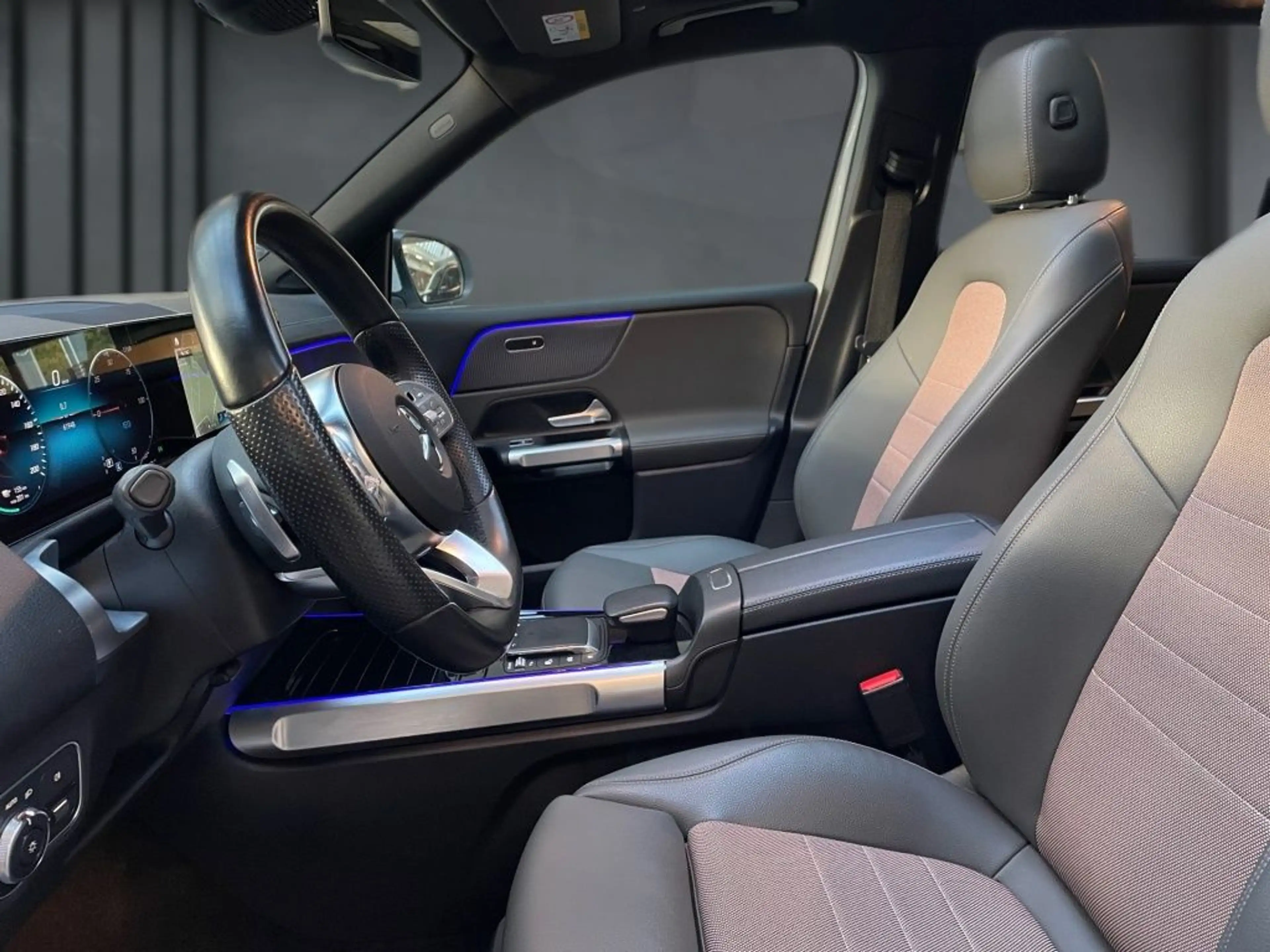 Mercedes-Benz EQB 250 ELECTRIC ART+Pano+Ambiente+Totwinkel+SHZ — photo 7