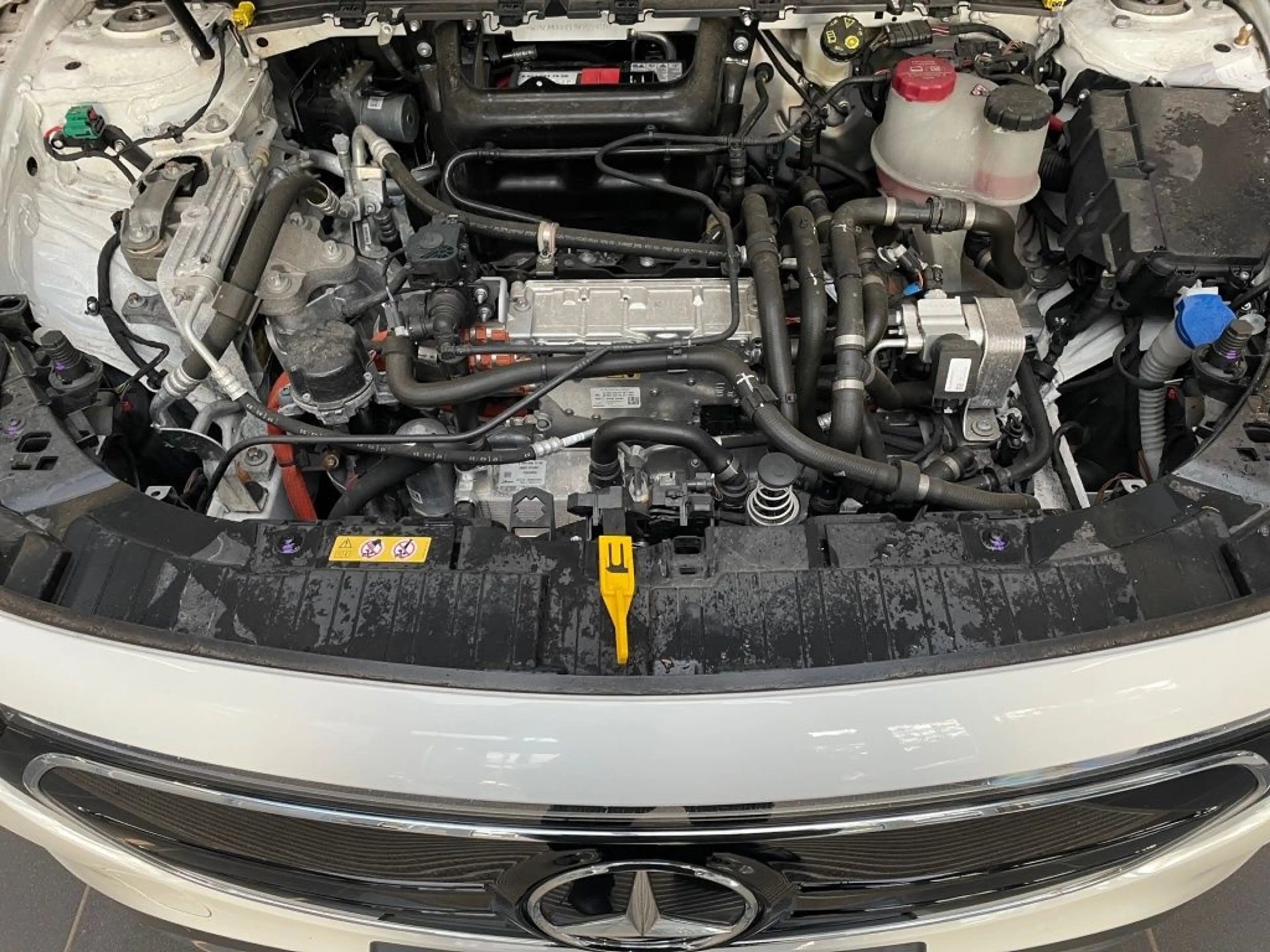 Mercedes-Benz EQB 250 ELECTRIC ART+Pano+Ambiente+Totwinkel+SHZ — photo 5