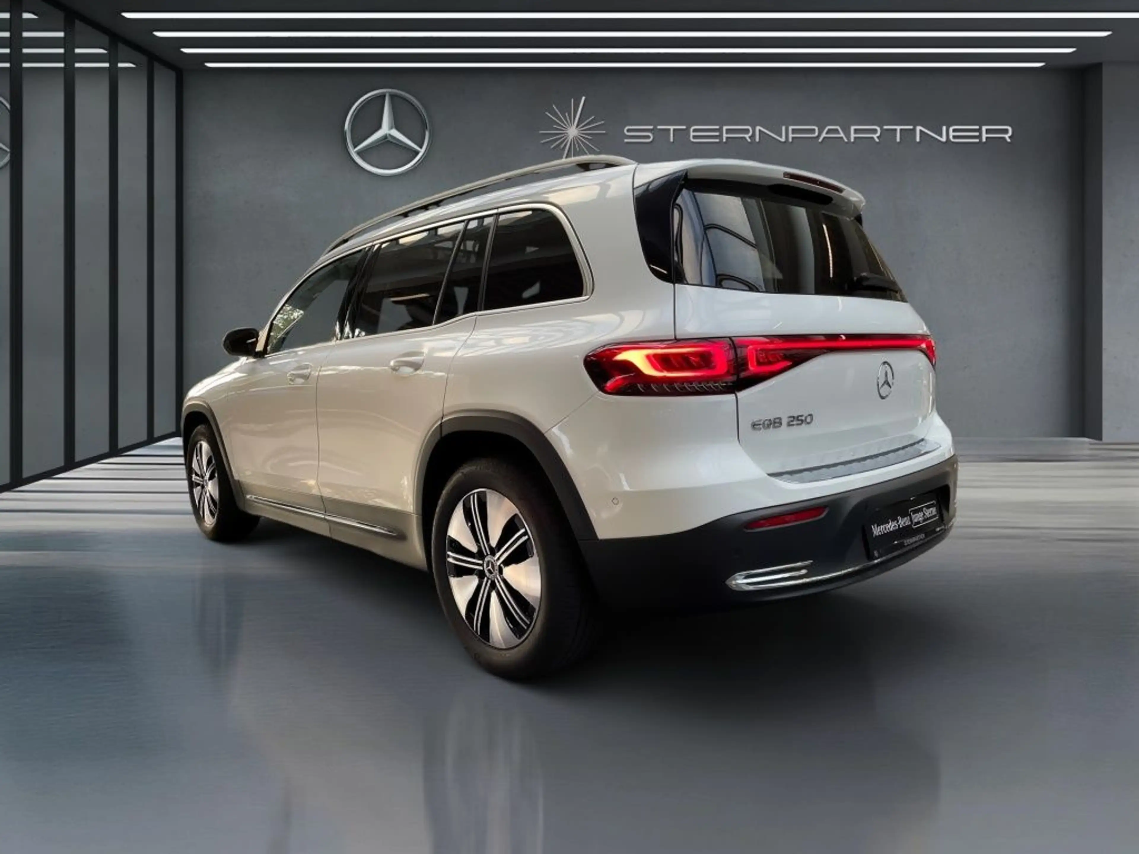 Mercedes-Benz EQB 250 ELECTRIC ART+Pano+Ambiente+Totwinkel+SHZ — photo 9