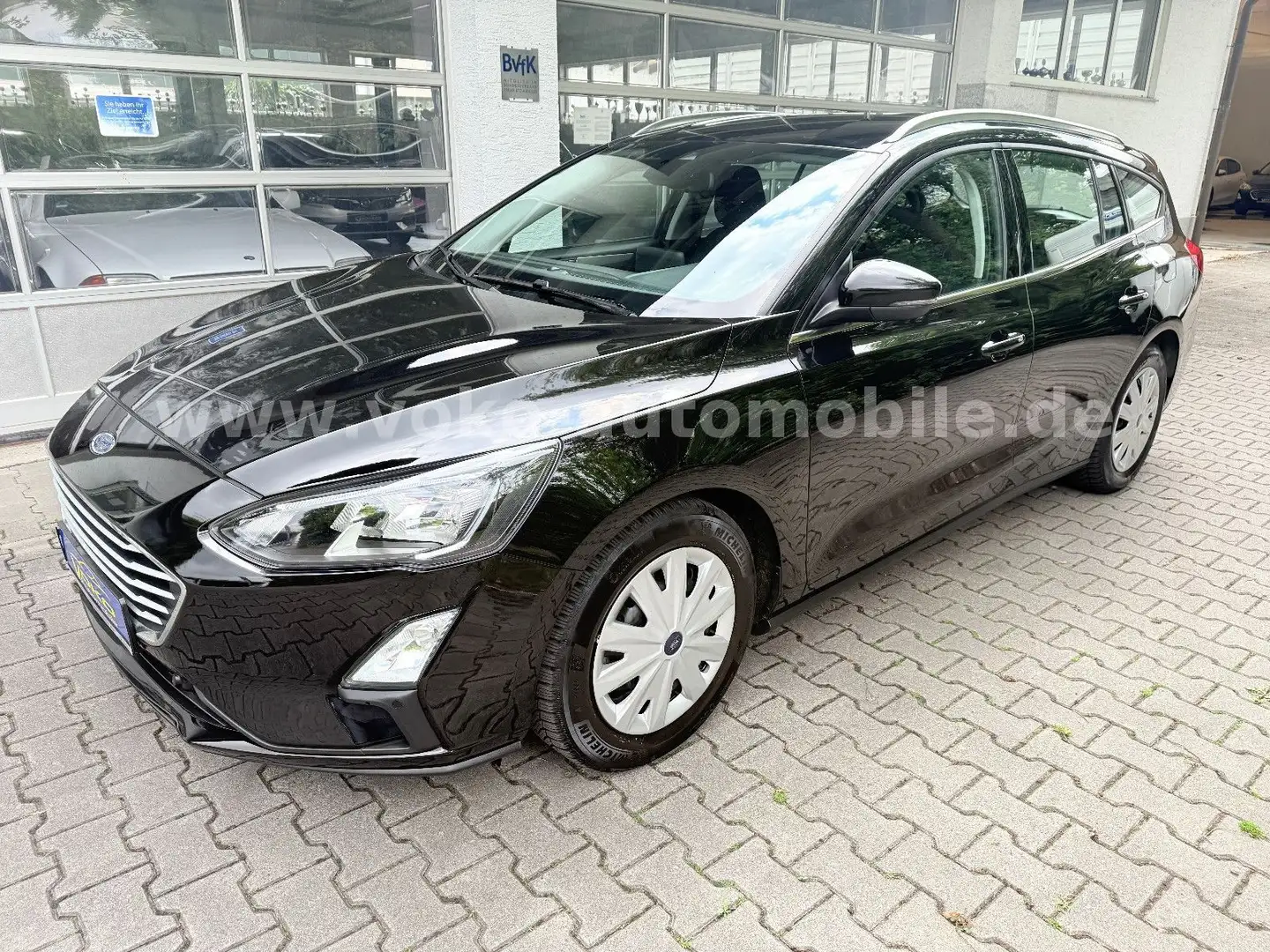 Ford Focus Turnier 1.5 EcoBlue Cool & Connect LED*NAV Schwarz - 2