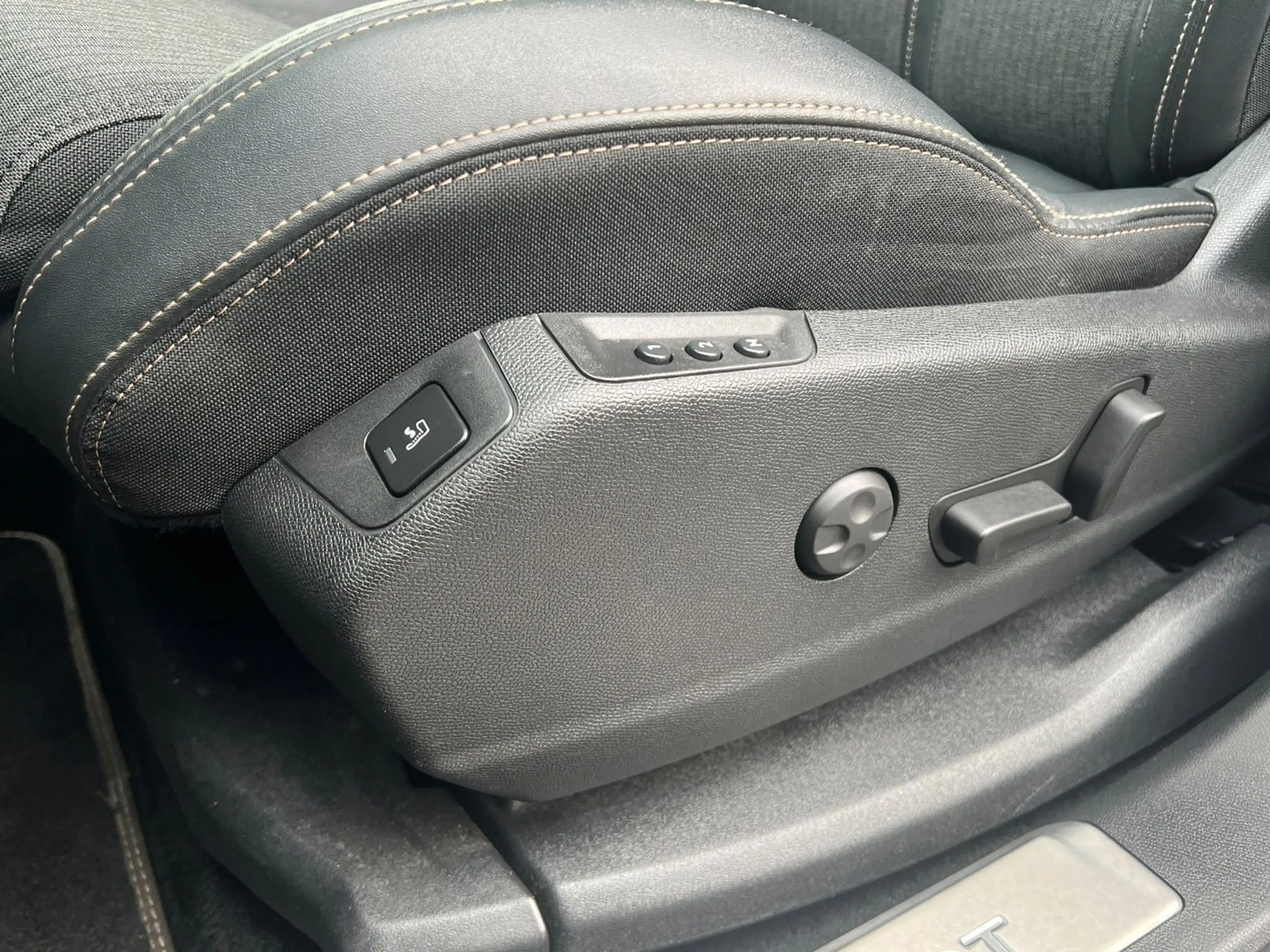 Peugeot 3008 GT LINE-PANORAMA-KAMERA-MASSAGE-FOCAL — photo 2