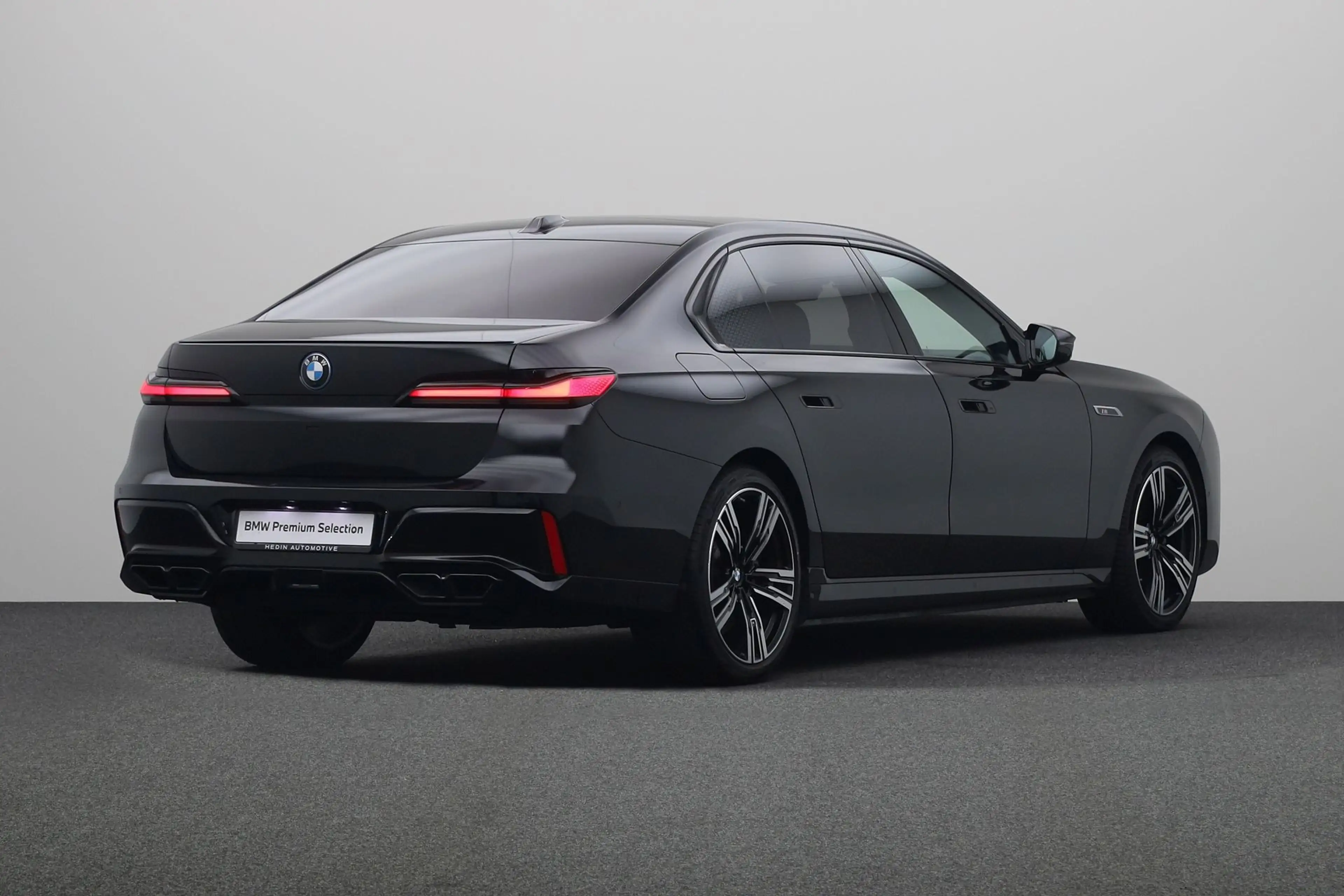 BMW 760 7-serie M760e xDrive | Driving Assistant Professio — photo 2
