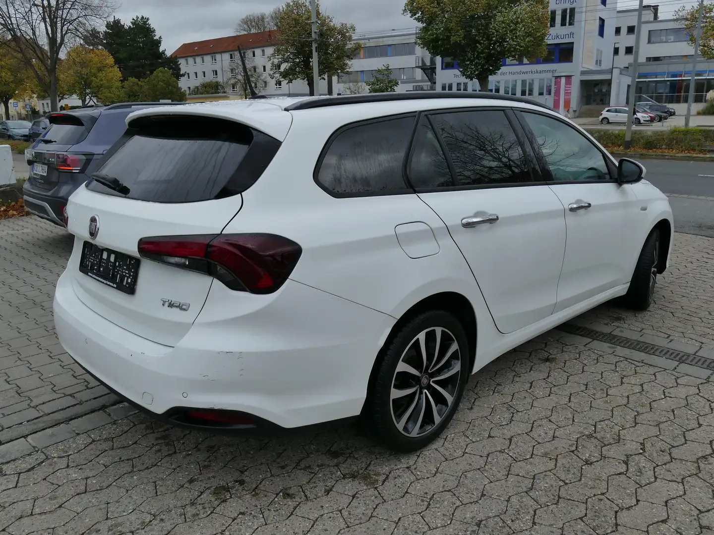 Fiat Tipo Tipo Kombi Kombi 1.4 T Navi Weiß - 2