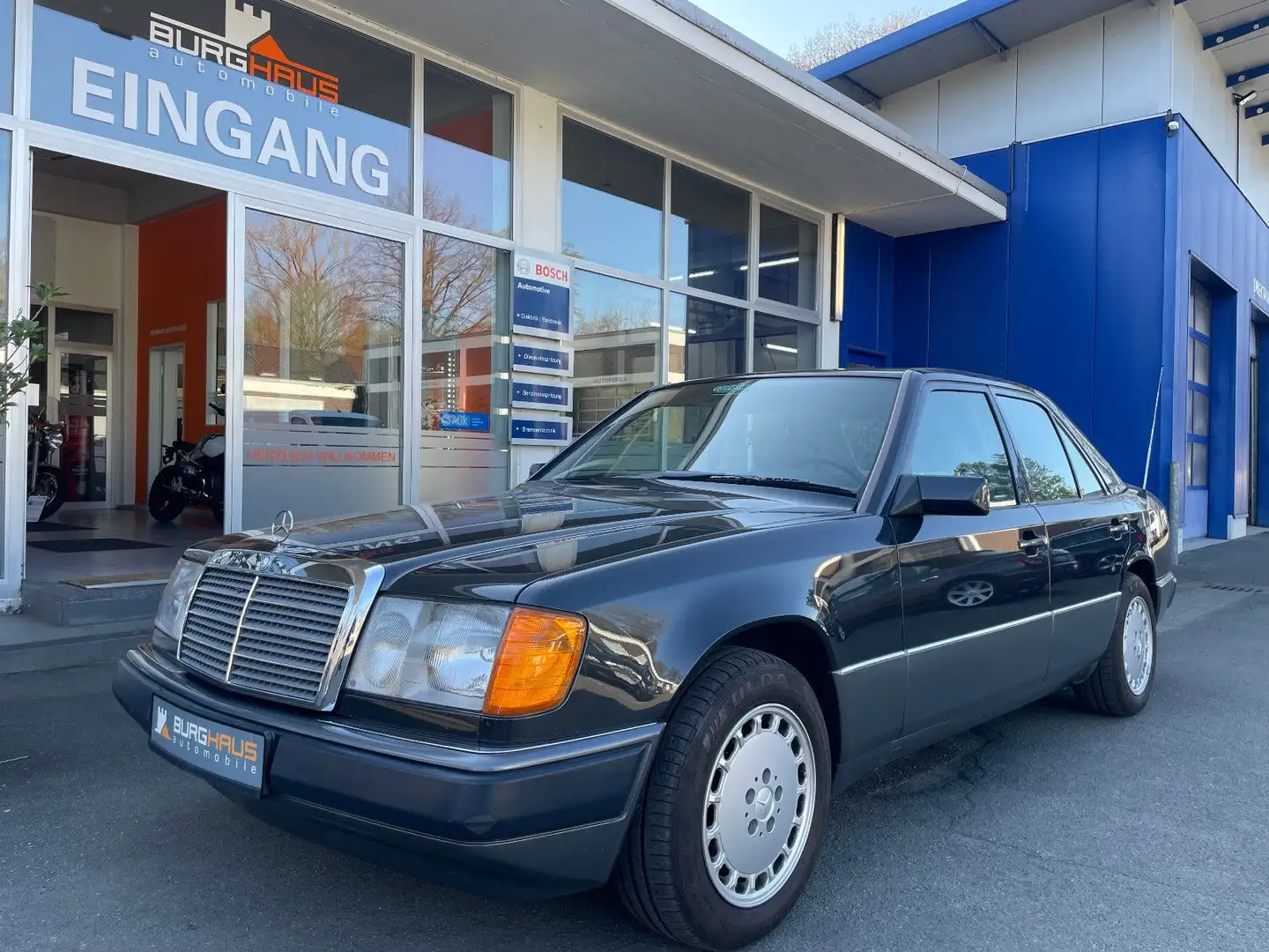 Mercedes-Benz E 200 SSD/SCHECKHEFT/H-ZUL./AHK./Bestzustand Schwarz - 1