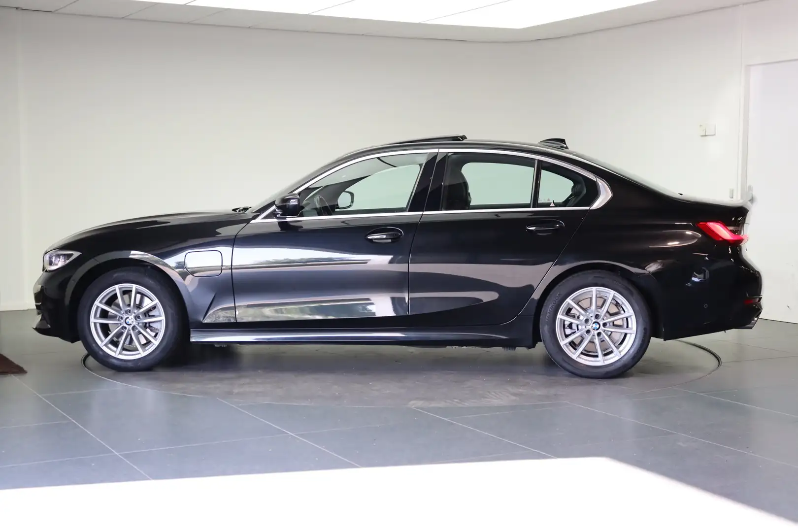 BMW 320 3 Serie 320e High Executive Automaat / Schuif-kant Nero - 2