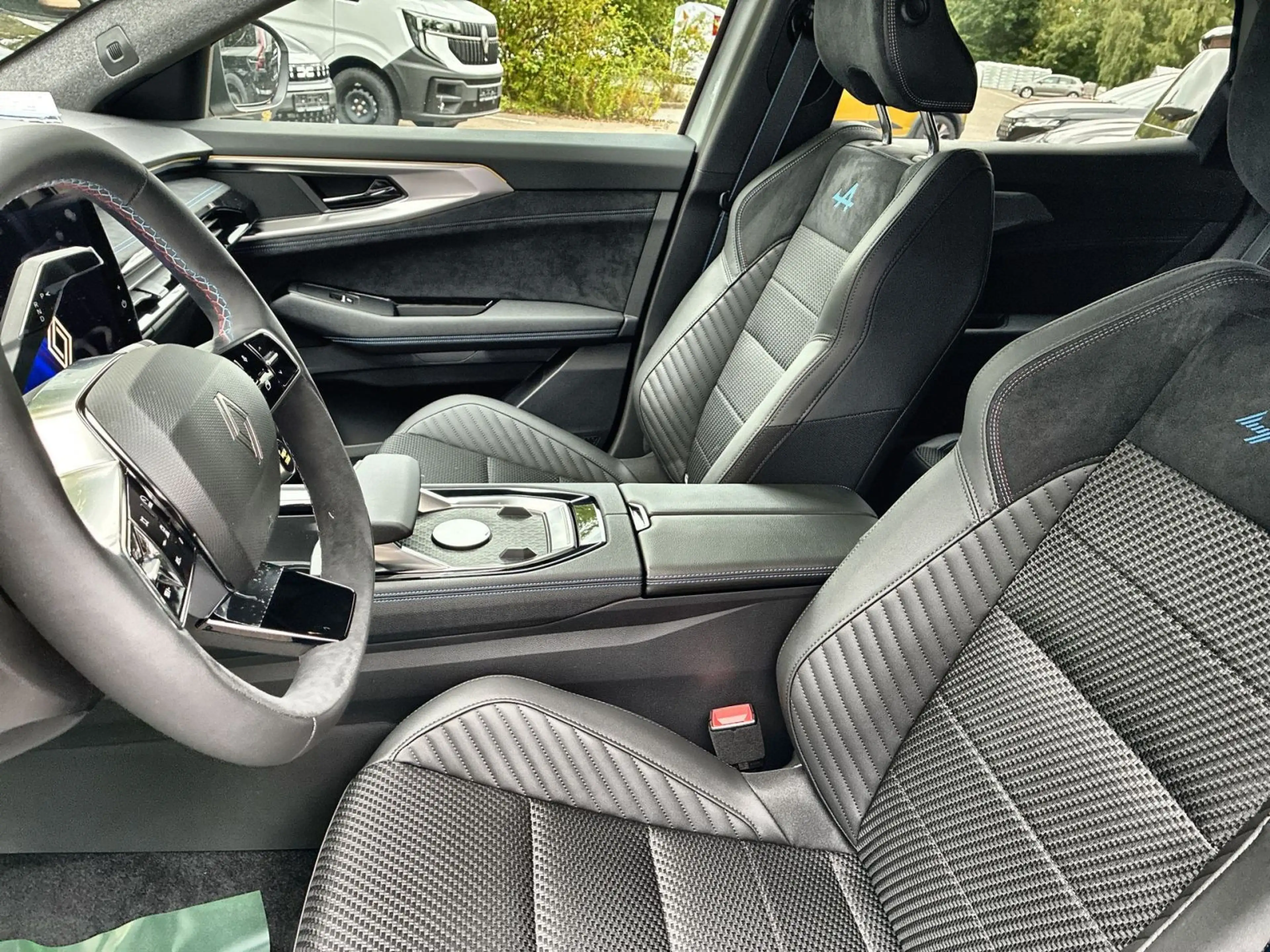 Renault Austral Alpine E-TECH Hybrid 200 — photo 11