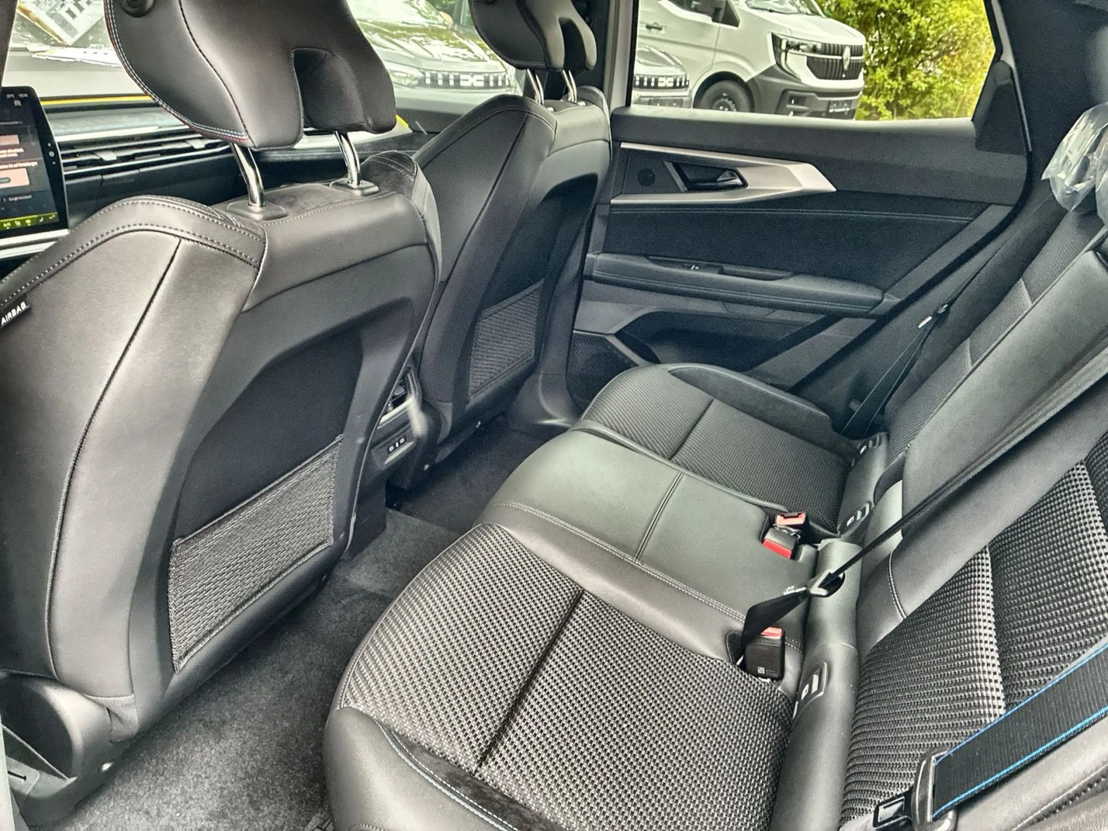 Renault Austral Alpine E-TECH Hybrid 200 — photo 12
