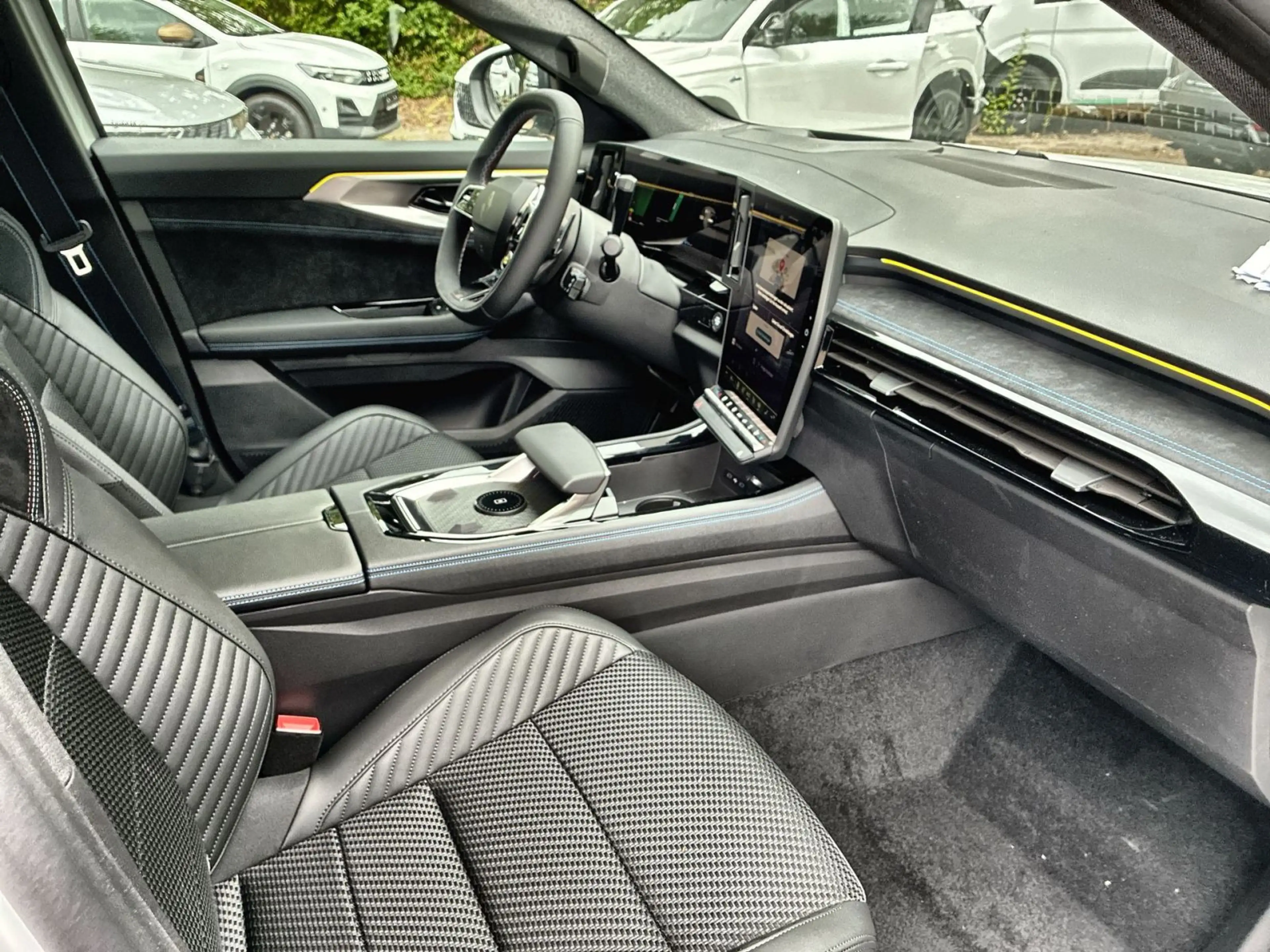 Renault Austral Alpine E-TECH Hybrid 200 — photo 15