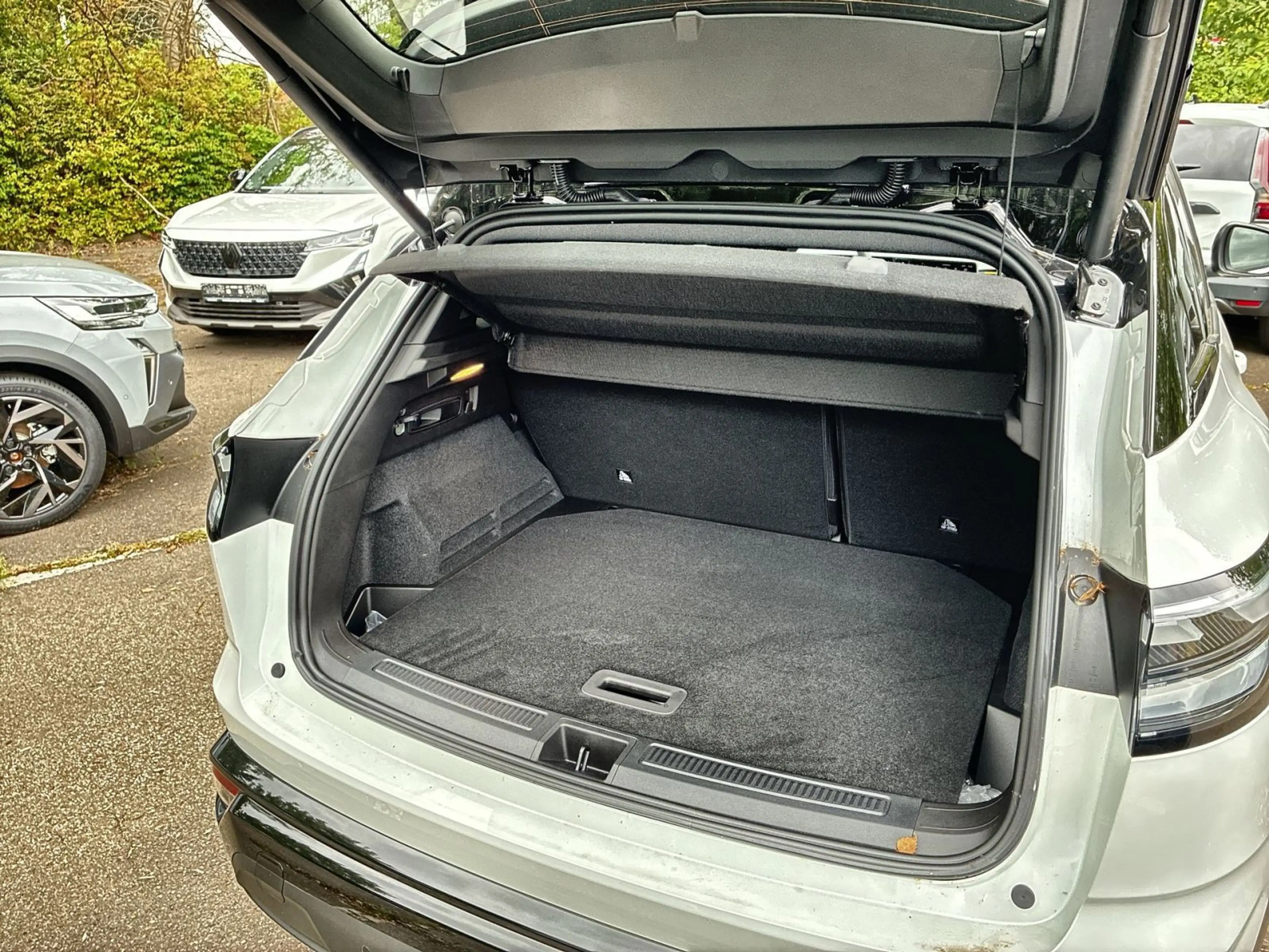 Renault Austral Alpine E-TECH Hybrid 200 — photo 14