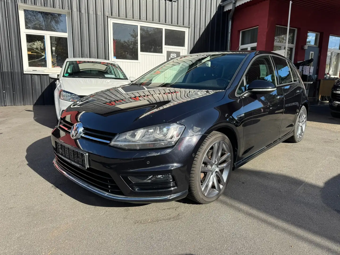 Volkswagen Golf VII 1.2 TSI Cup BMT R-Line *Xenon*Navi*Tempomat* Schwarz - 1