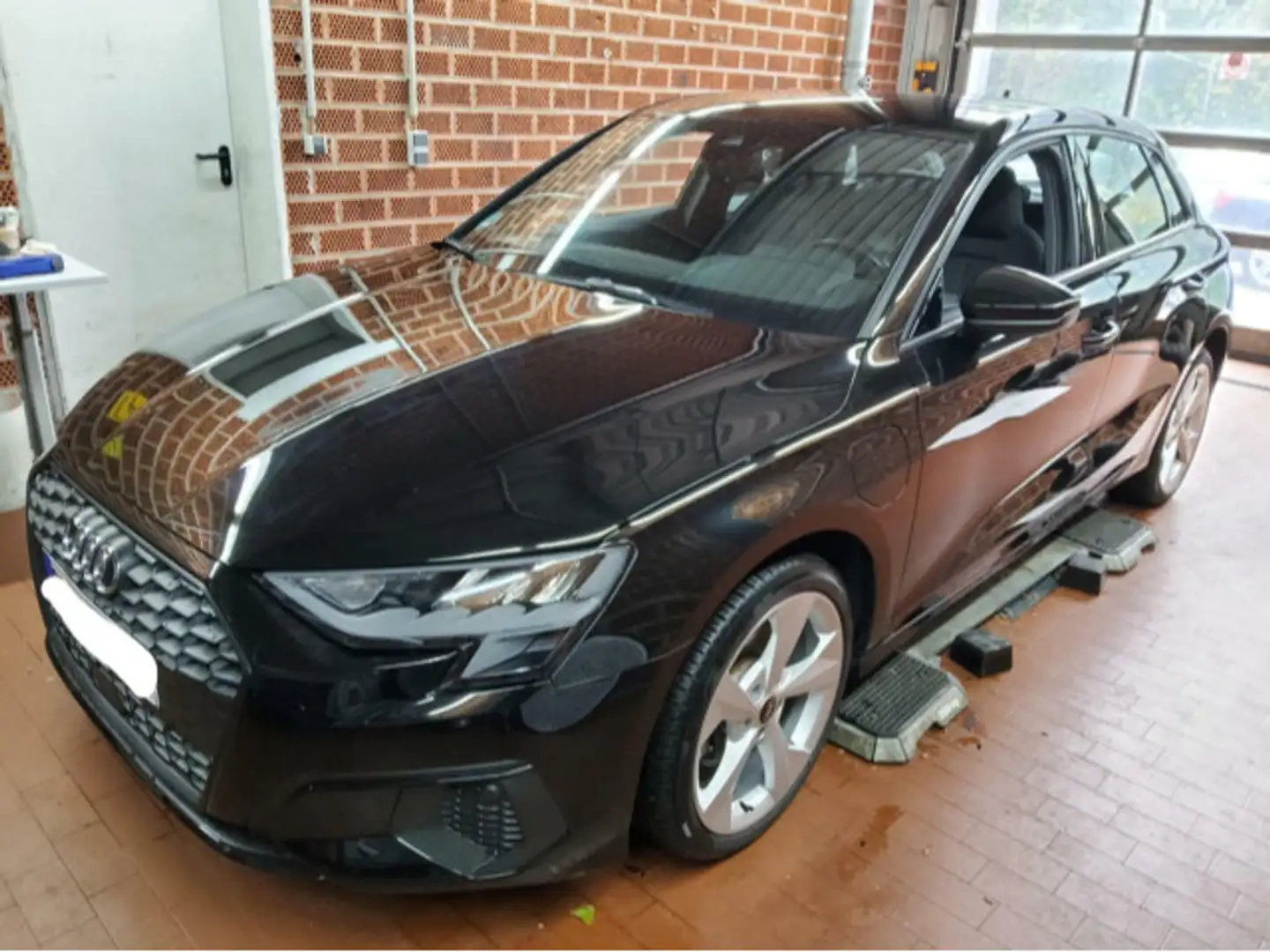 Audi A3 40 TFSI e S tronic AHK LED NAV+ PDC Schwarz - 2