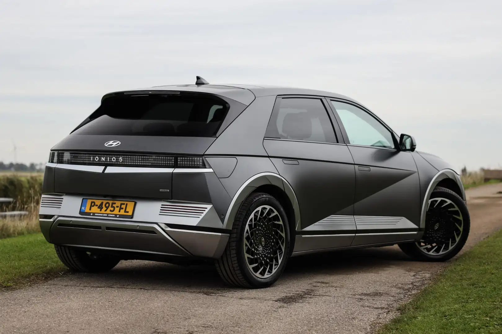 Hyundai IONIQ 5 Lounge AWD 306 PK 73kWh ✅ Warmtepomp ✅ Pano ✅ Lede Gris - 2