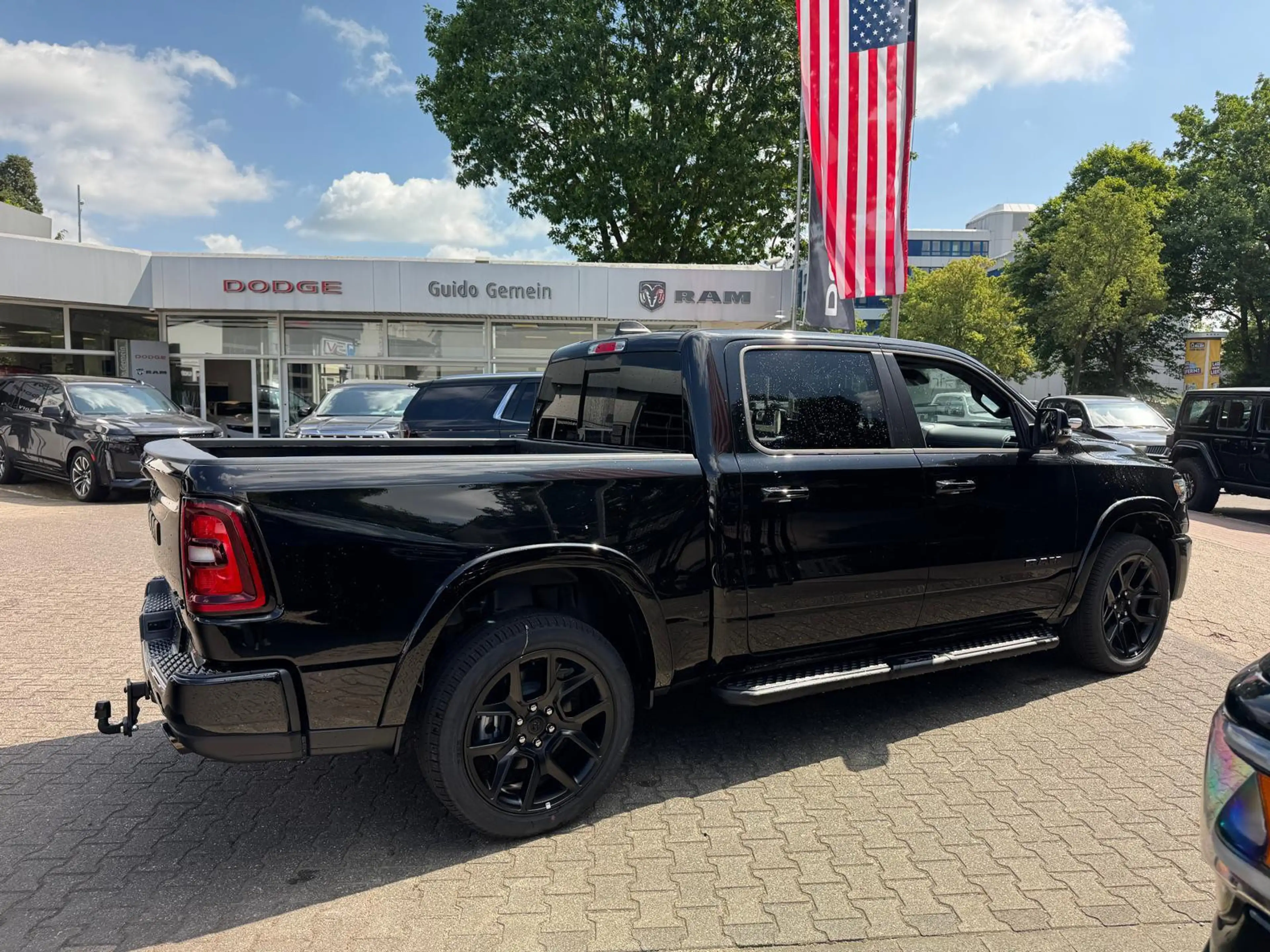 Dodge RAM 1500 Laramie Night AHK , Beifahrerdisplay, Pano — photo 6