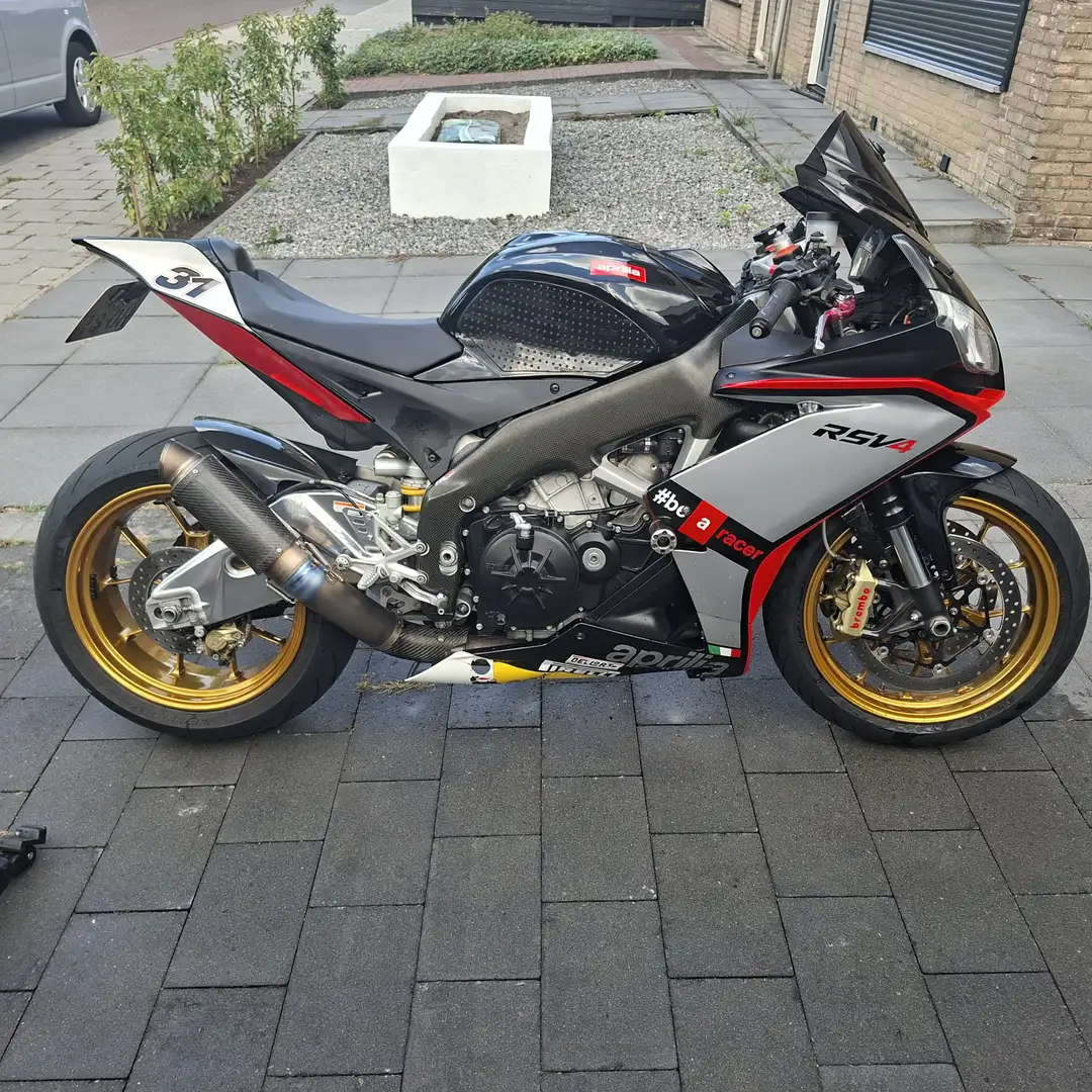 Aprilia RSV4 Zwart - 1