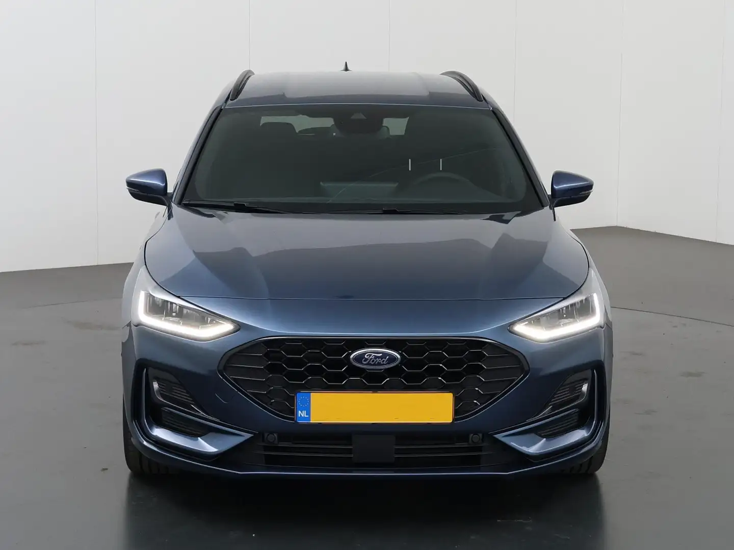 Ford Focus Wagon 1.0 EcoBoost Hybrid ST Line X PRIVATE LEASE Blauw - 2