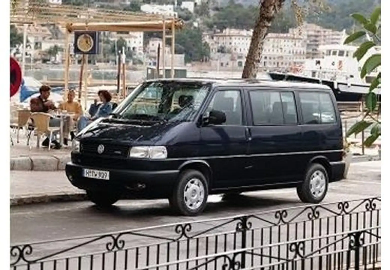 Volkswagen Multivan 2.5TDI 150 Rouge - 1