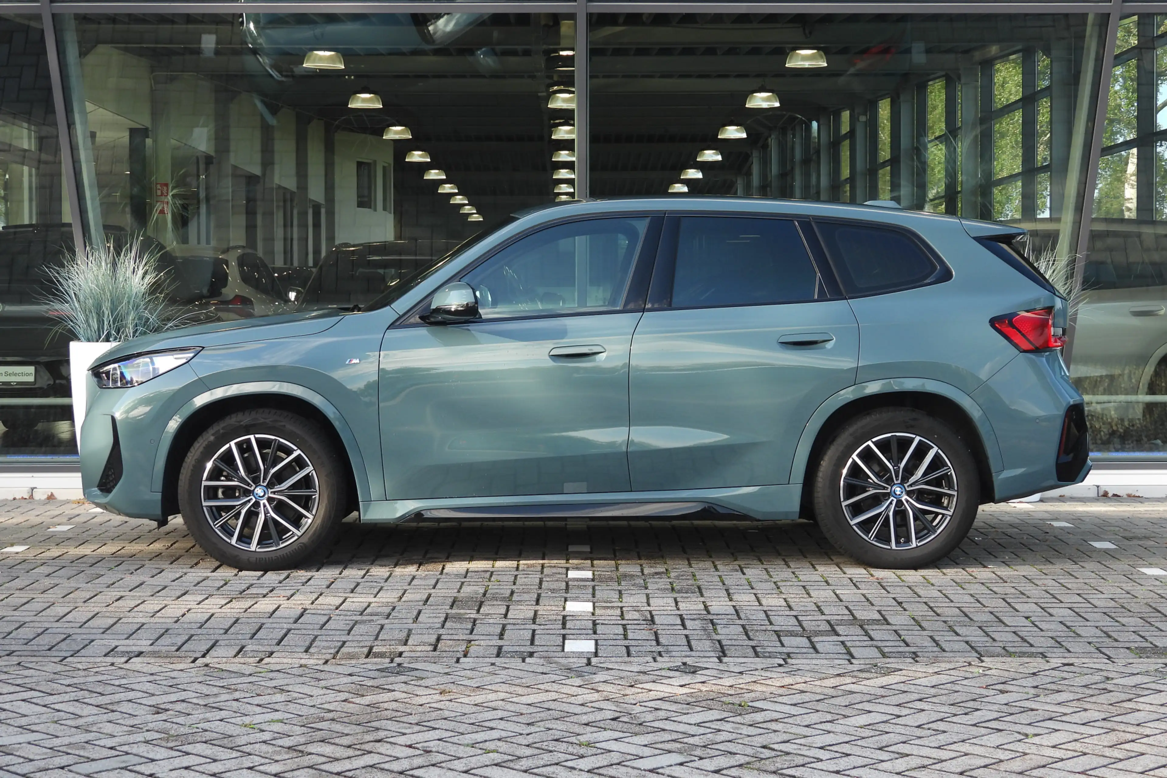 BMW iX1 xDrive30 M Sport / Sportstoelen / Comfort Access / — photo 5