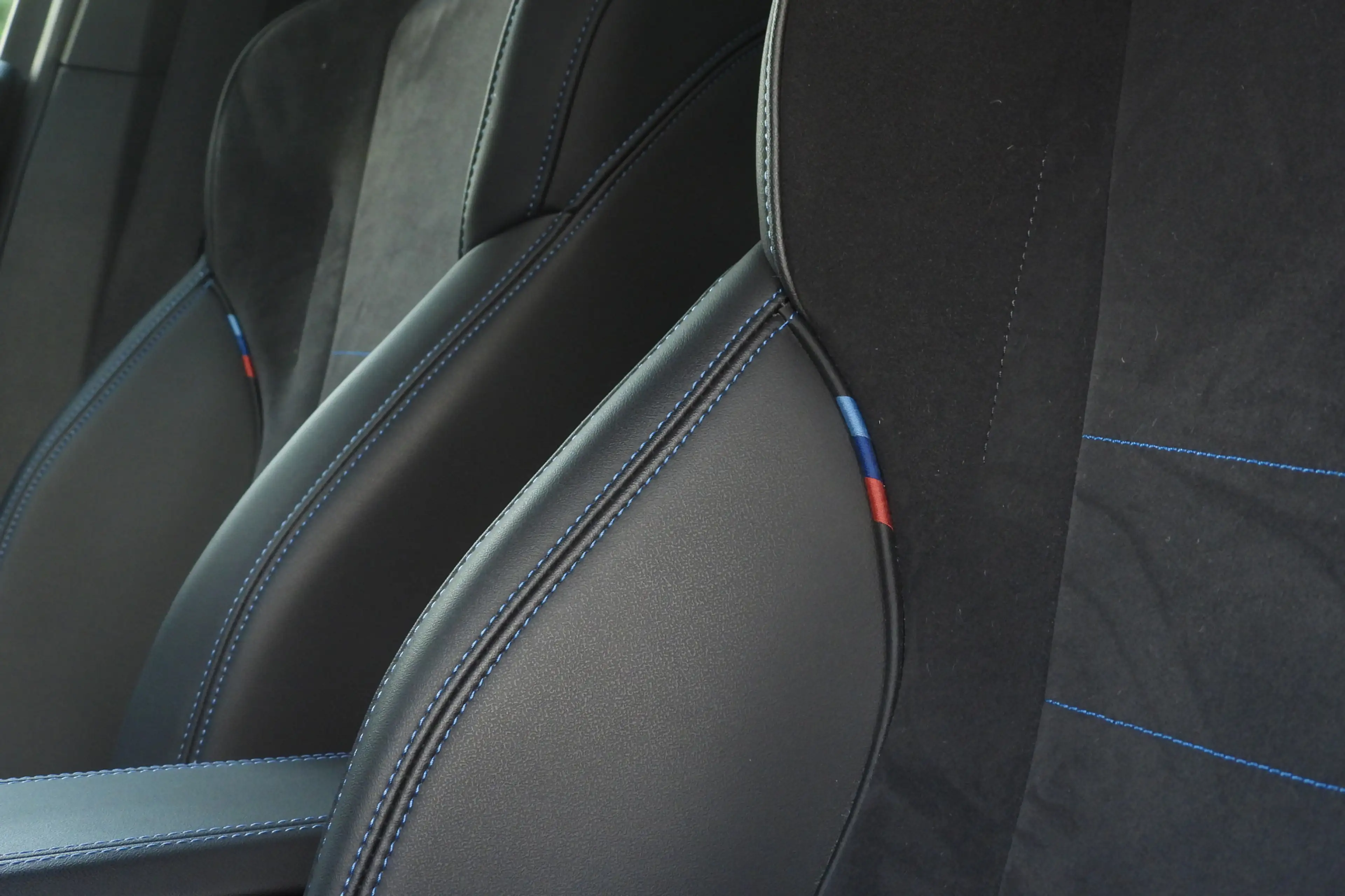 BMW iX1 xDrive30 M Sport / Sportstoelen / Comfort Access / — photo 14
