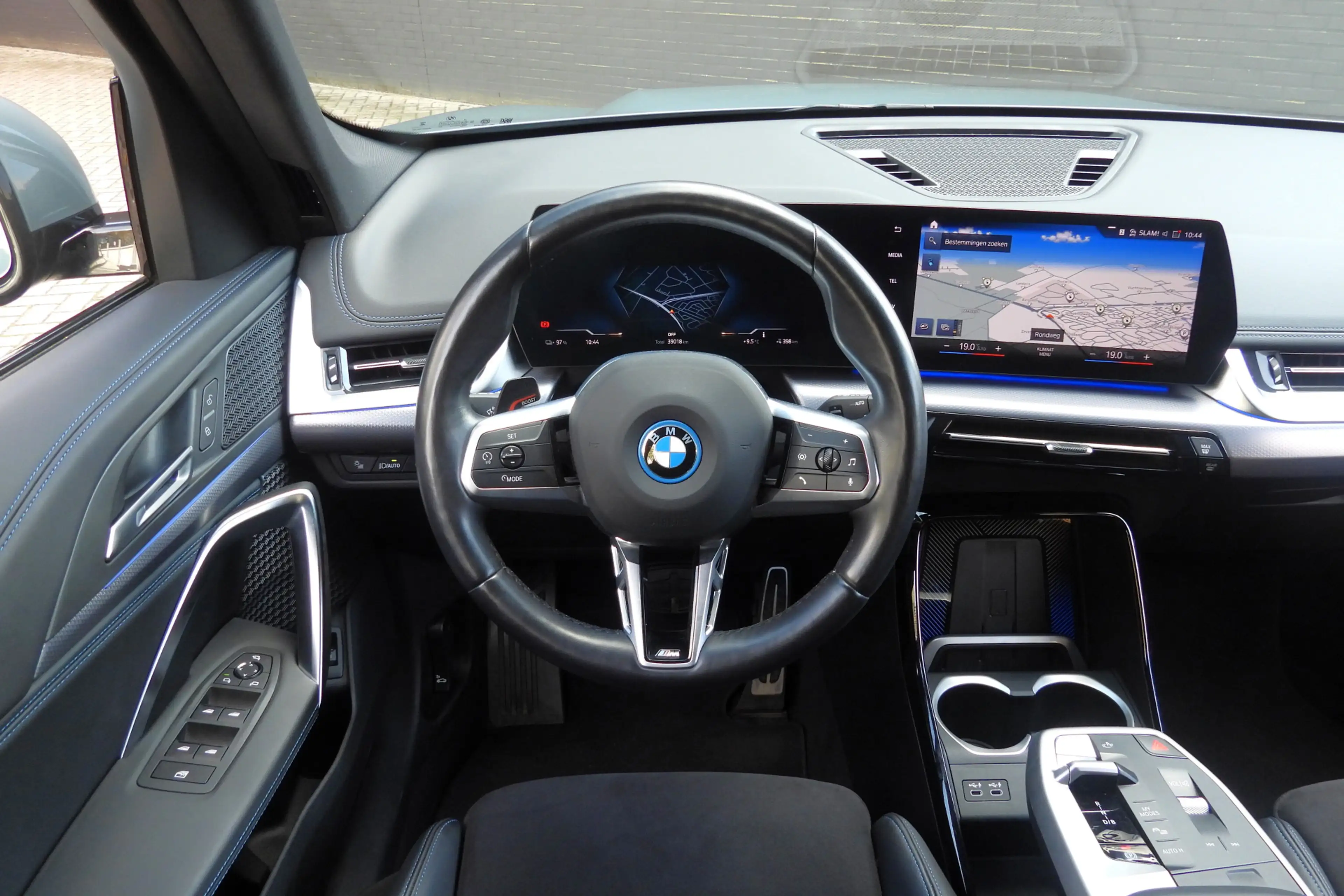 BMW iX1 xDrive30 M Sport / Sportstoelen / Comfort Access / — photo 2