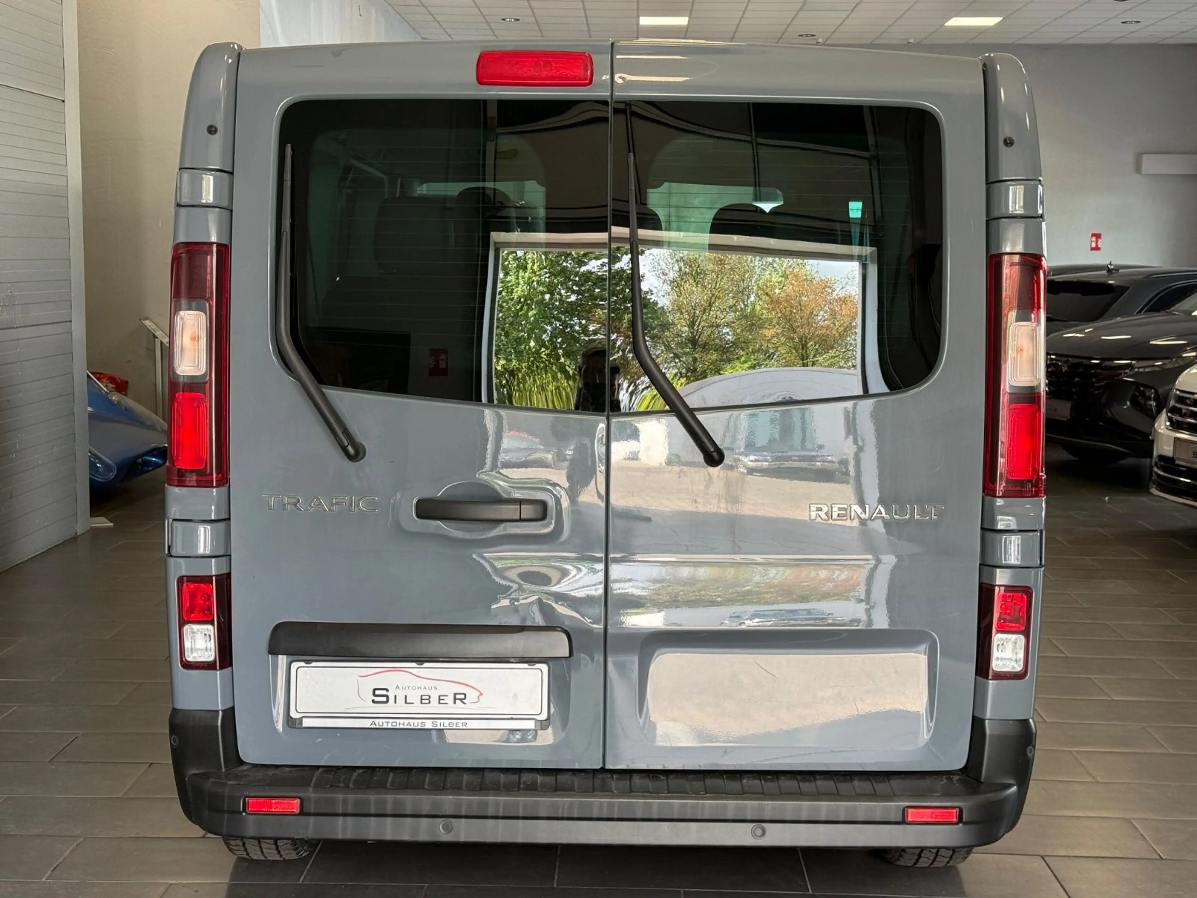 Renault Trafic 2.0 dCI Aut. L2Life LED/Navi/PDC/9 sitz — photo 6