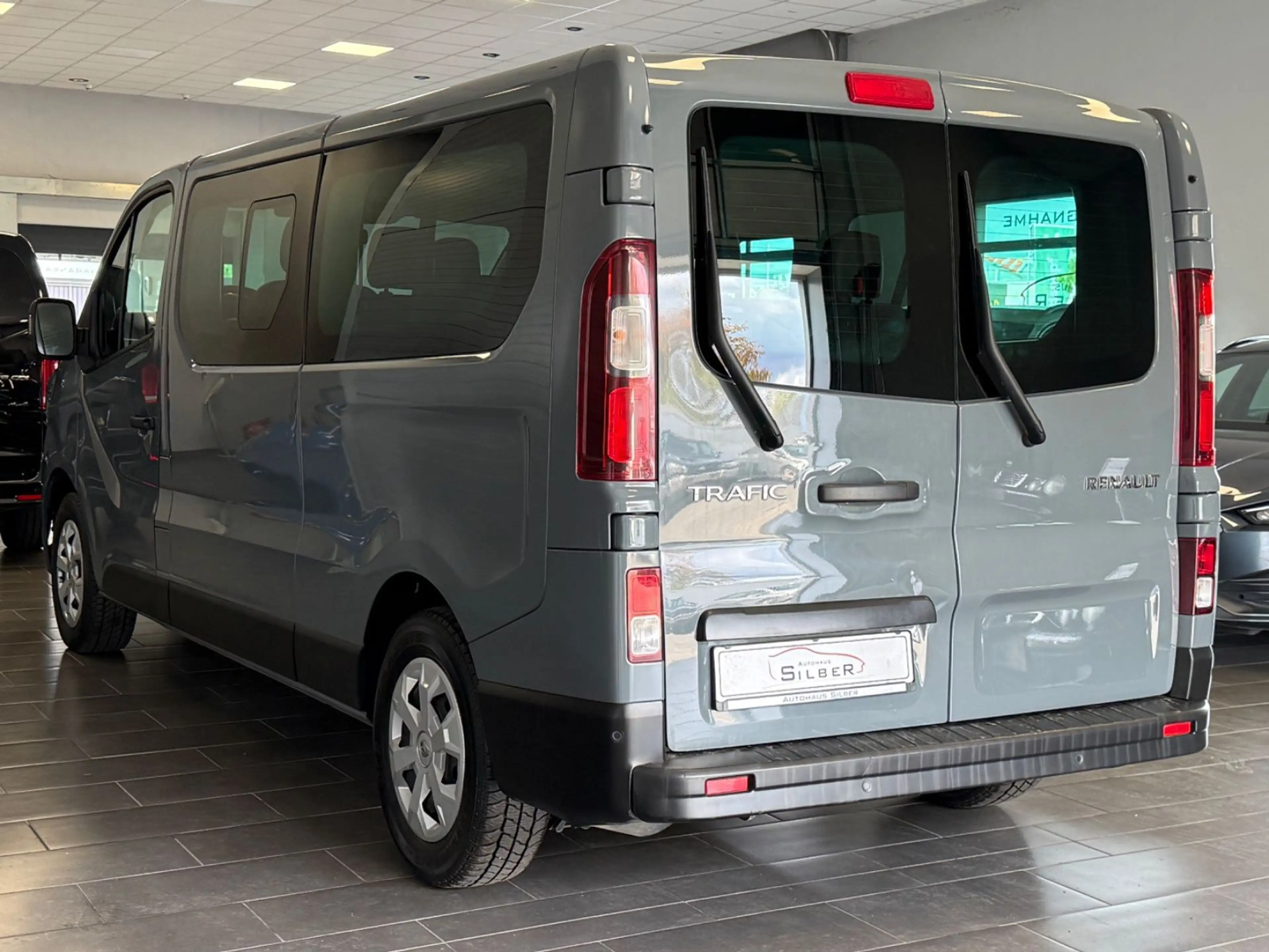 Renault Trafic 2.0 dCI Aut. L2Life LED/Navi/PDC/9 sitz — photo 3
