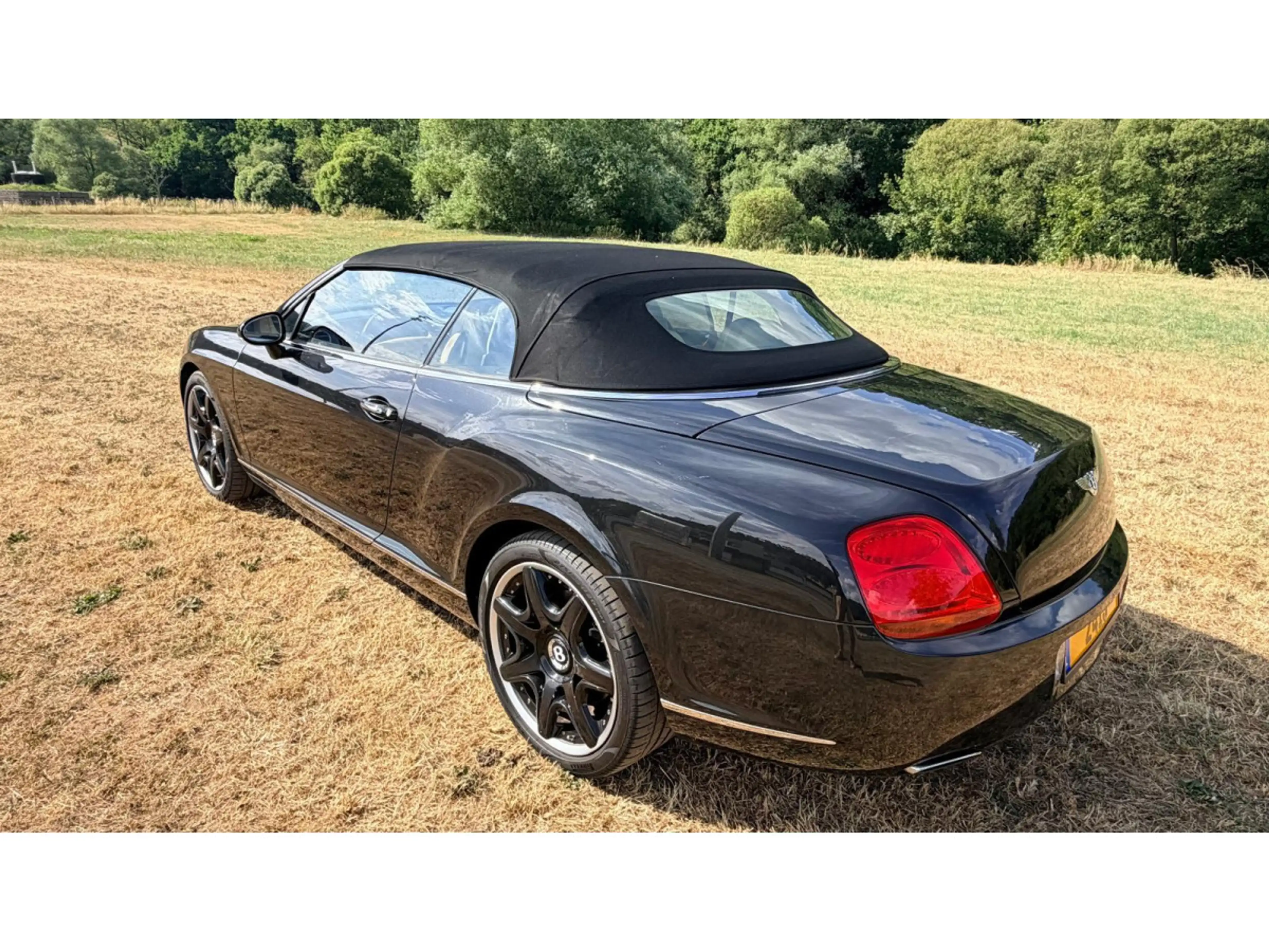 Bentley Continental GTC W12 6.0 Diamond Black — photo 11