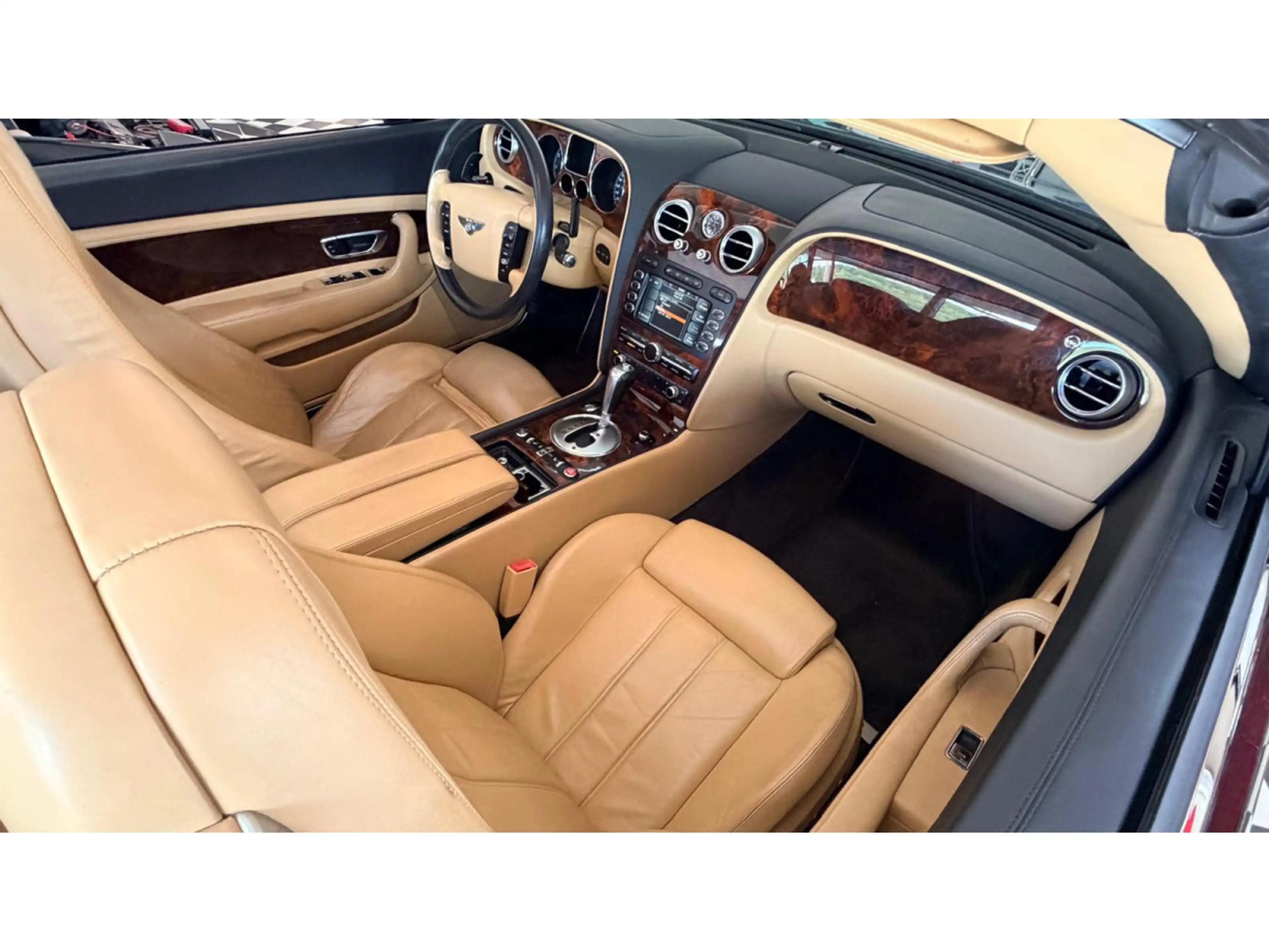 Bentley Continental GTC W12 6.0 Diamond Black — photo 15